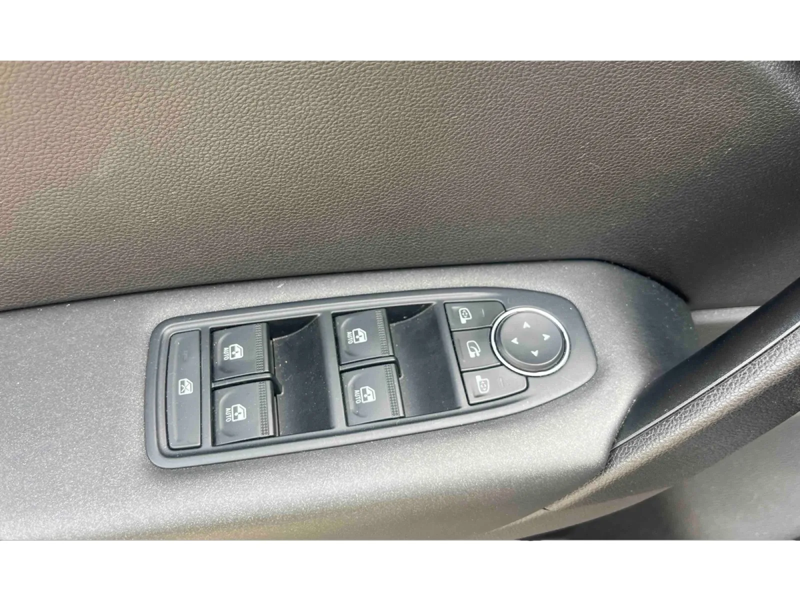 Acheter une renault Captur TCe 90 d’occasion avec 22419km disponible immédiatement - photo 17