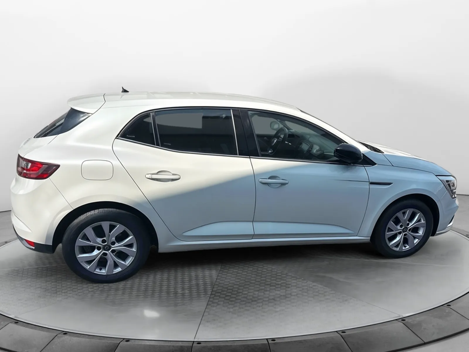 Acheter une renault Mégane IV Berline TCe 140 Energy EDC d’occasion avec 46029km disponible immédiatement - photo 6