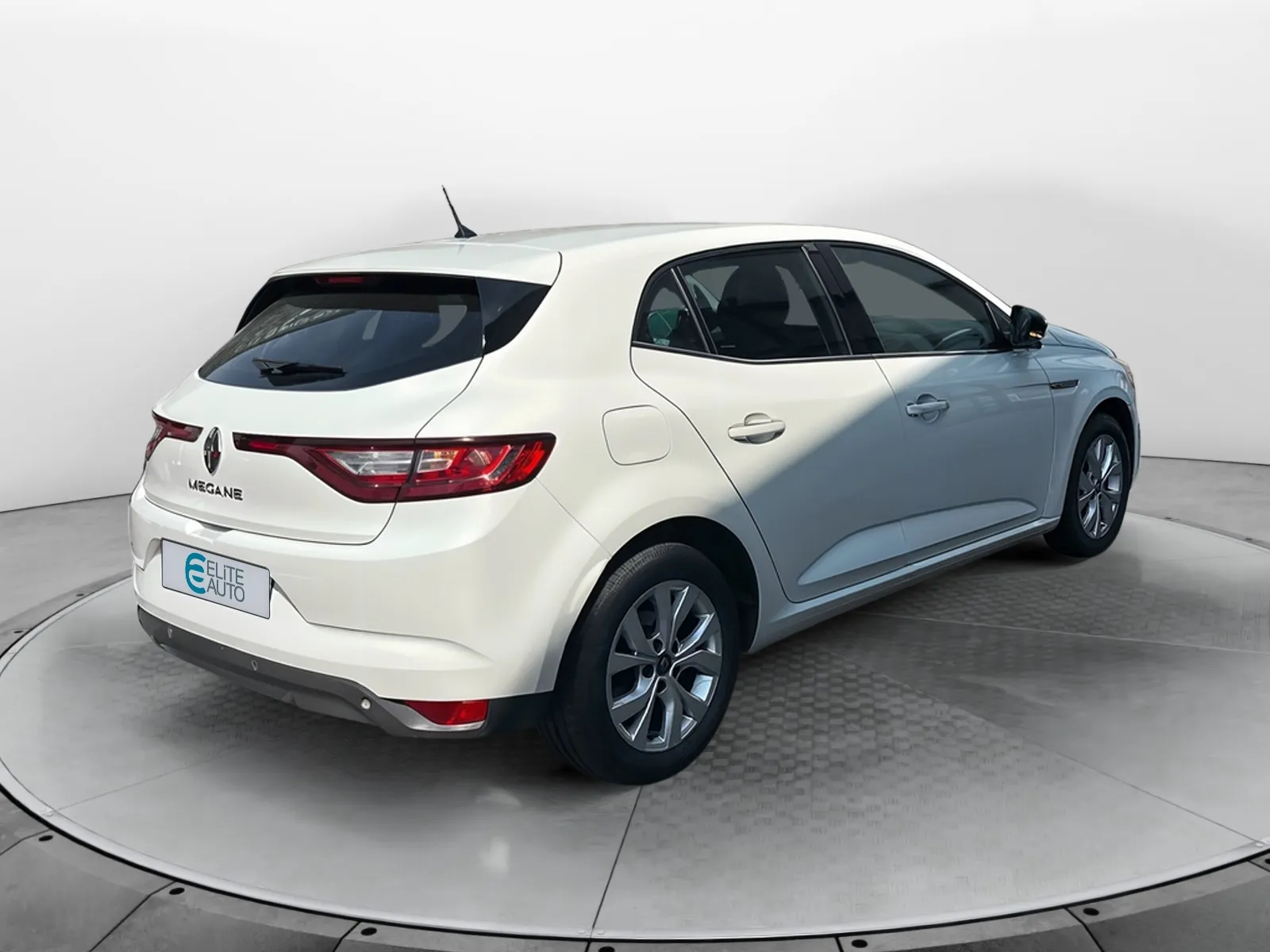 Acheter une renault Mégane IV Berline TCe 140 Energy EDC d’occasion avec 46029km disponible immédiatement - photo 5