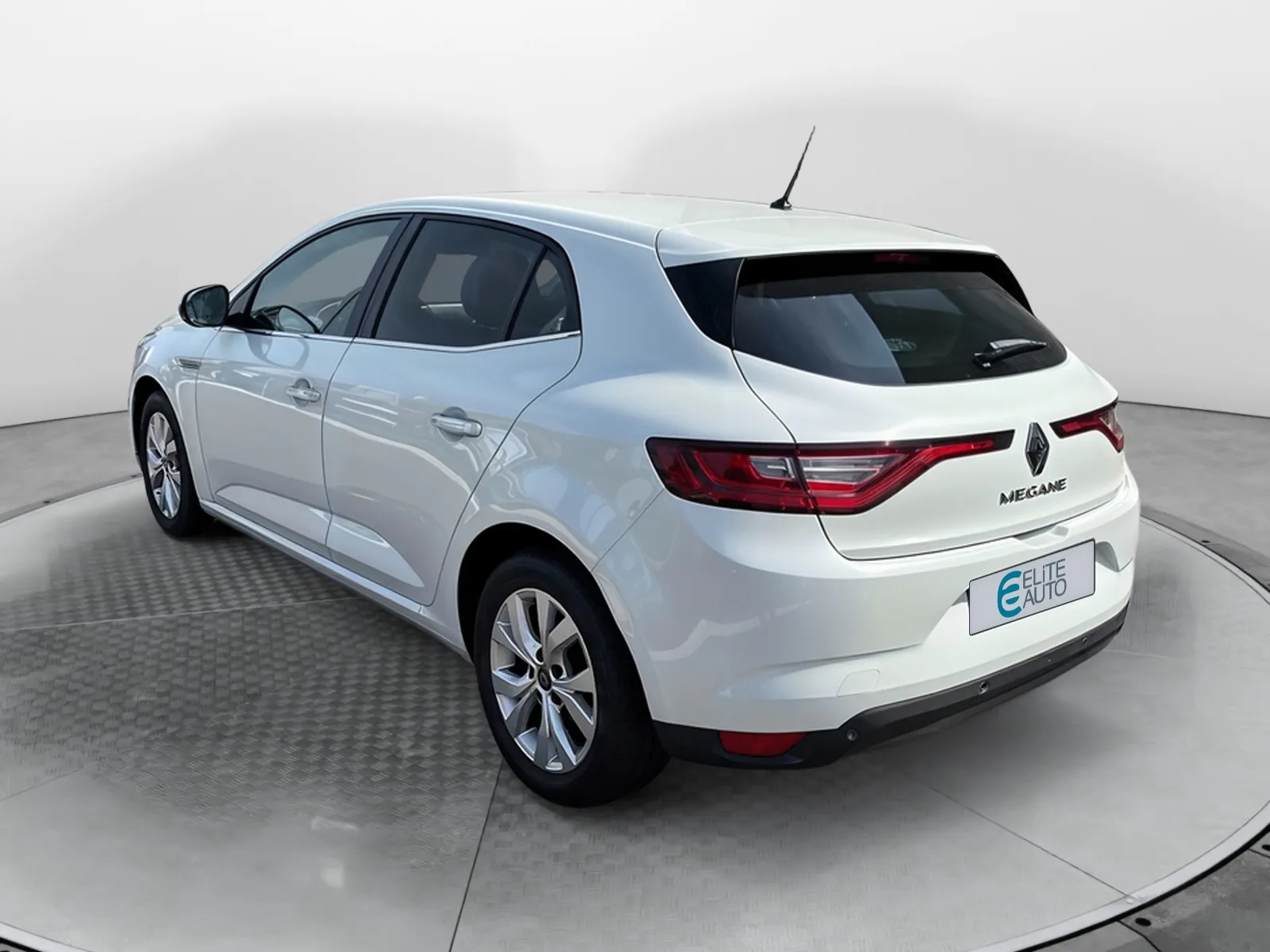 Acheter une renault Mégane IV Berline TCe 140 Energy EDC d’occasion avec 46029km disponible immédiatement - photo 3