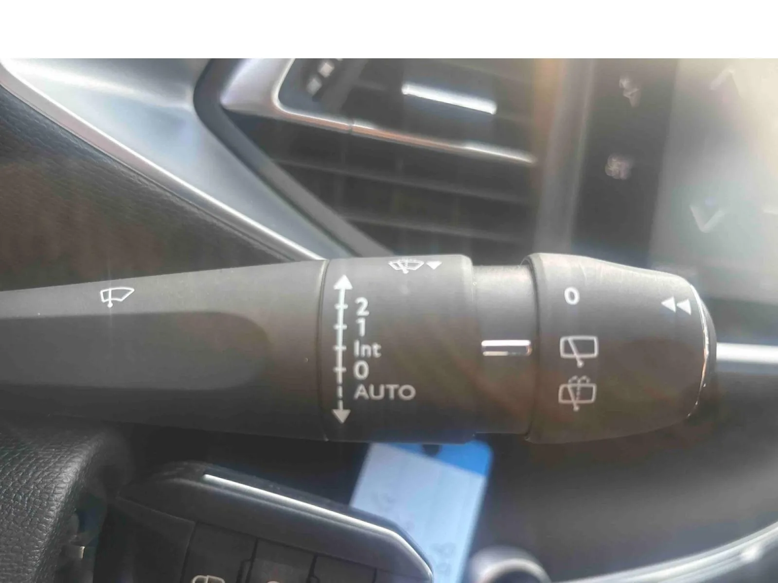 Acheter une peugeot 308 SW PureTech 110ch S&S BVM6 d’occasion avec 64850km disponible immédiatement - photo 28