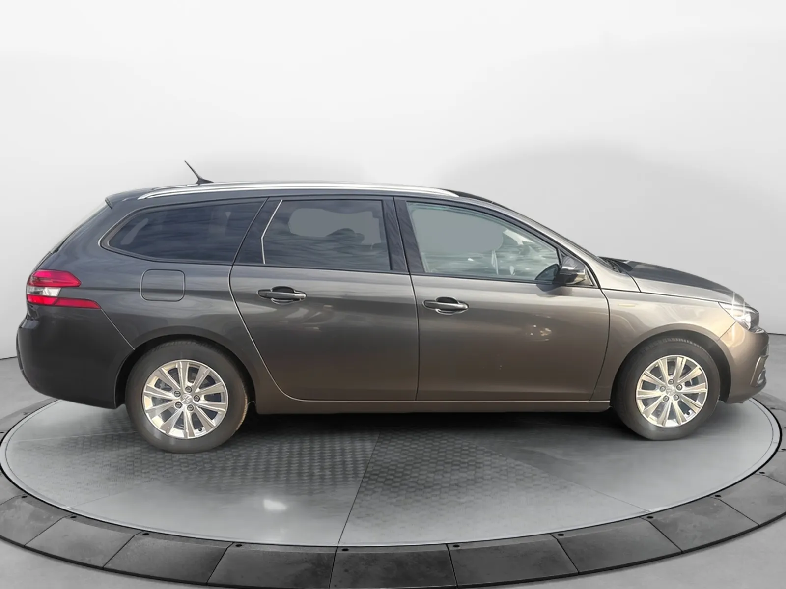 Acheter une peugeot 308 SW PureTech 110ch S&S BVM6 d’occasion avec 64850km disponible immédiatement - photo 6