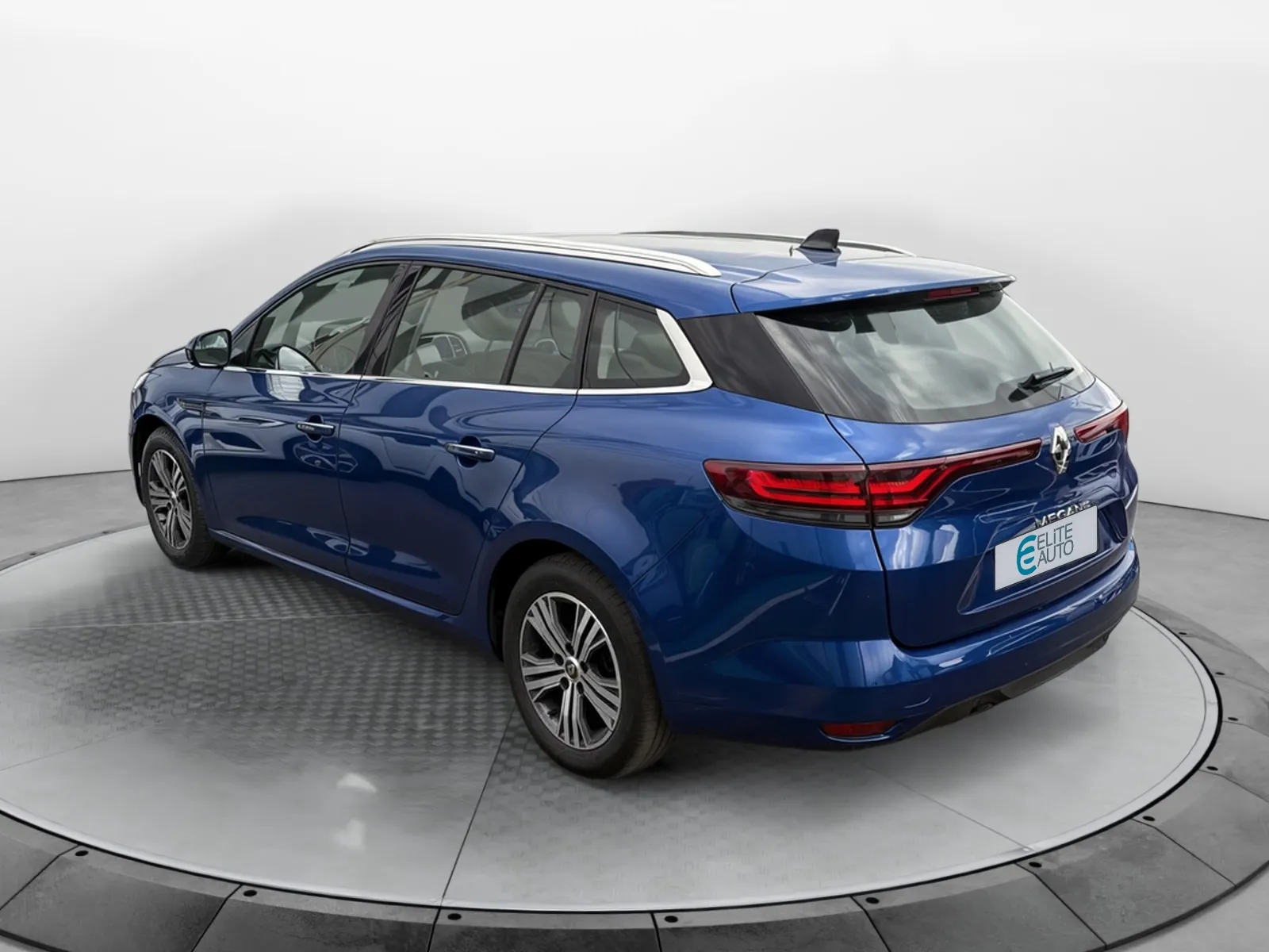 Acheter une renault Megane IV Estate Blue dCi 115 EDC d’occasion avec 72476km disponible immédiatement - photo 3