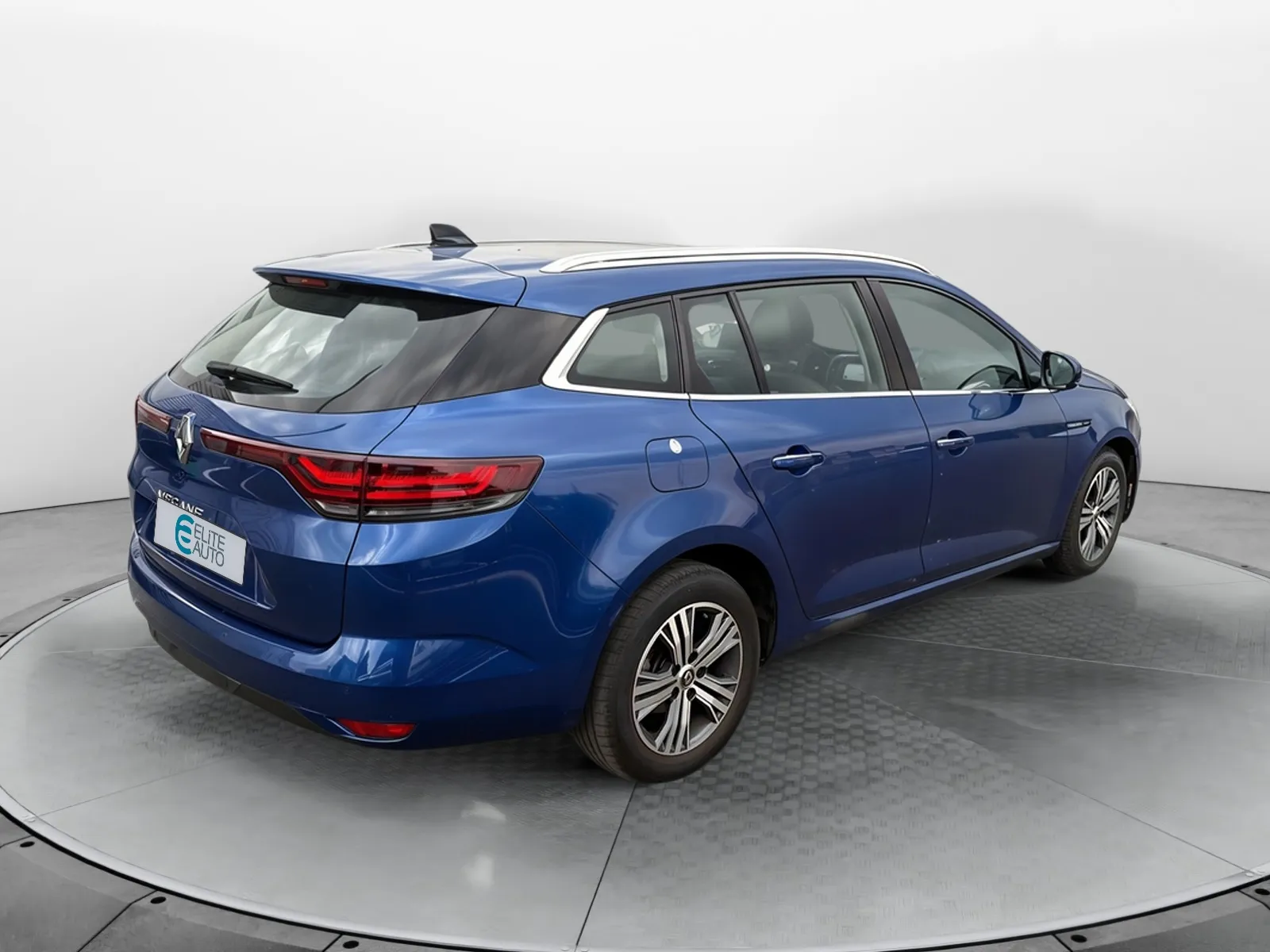 Acheter une renault Megane IV Estate Blue dCi 115 EDC d’occasion avec 72476km disponible immédiatement - photo 5