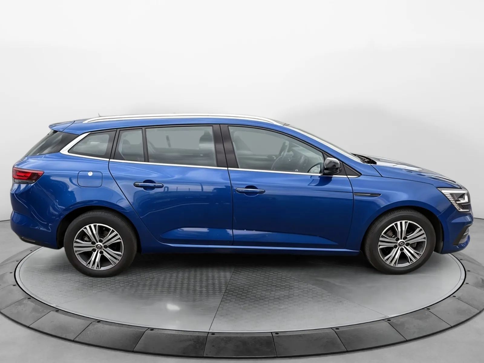Acheter une renault Megane IV Estate Blue dCi 115 EDC d’occasion avec 72476km disponible immédiatement - photo 6