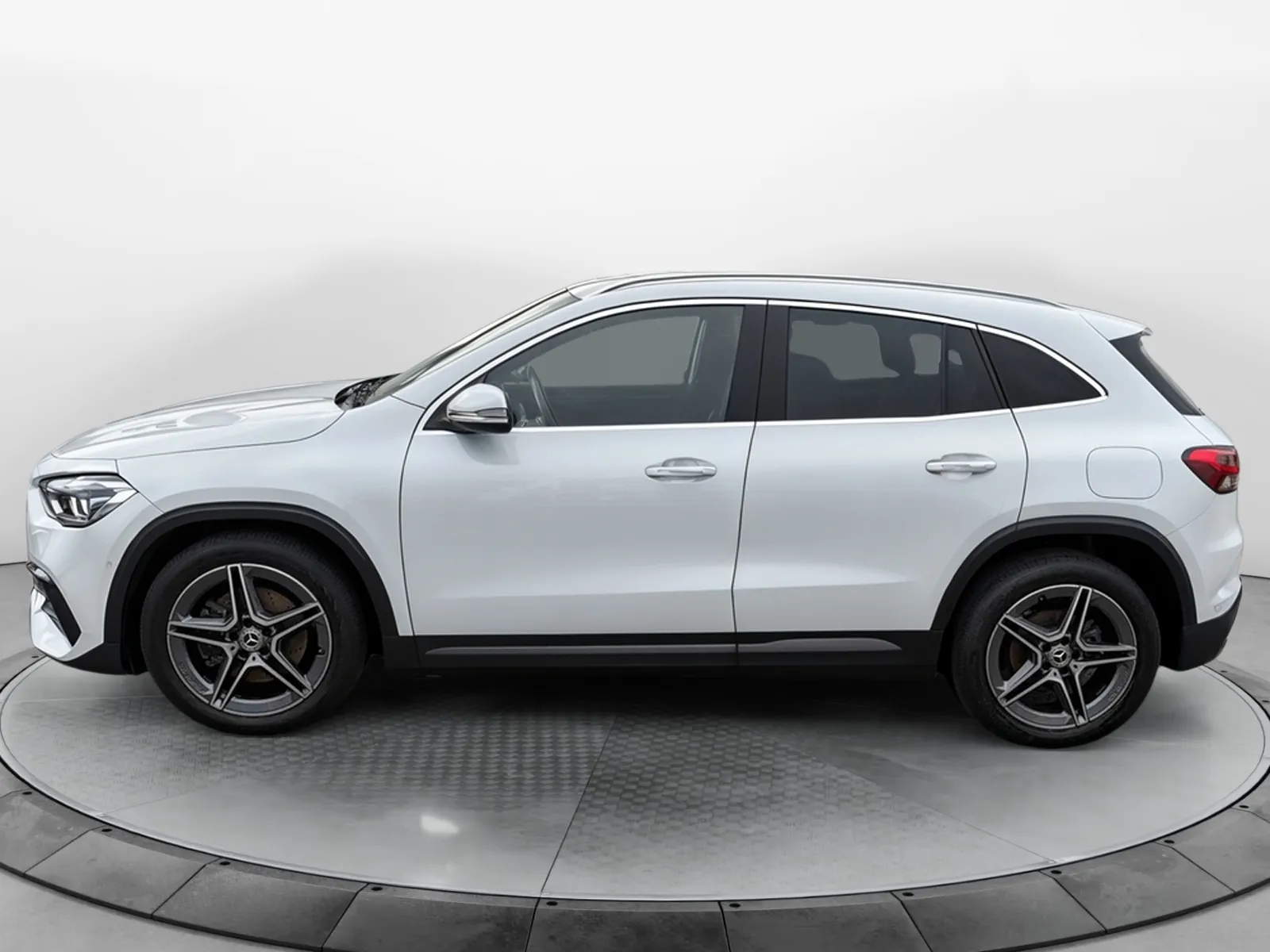 Acheter une mercedes GLA 200 d 8G-DCT d’occasion avec 62285km disponible immédiatement - photo 2