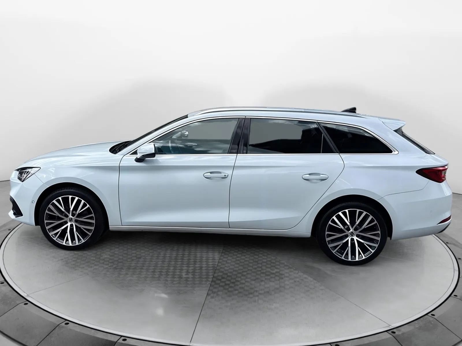 Acheter une seat Leon Sportstourer 2.0 TDI 150 DSG7 d’occasion avec 95813km disponible immédiatement - photo 2