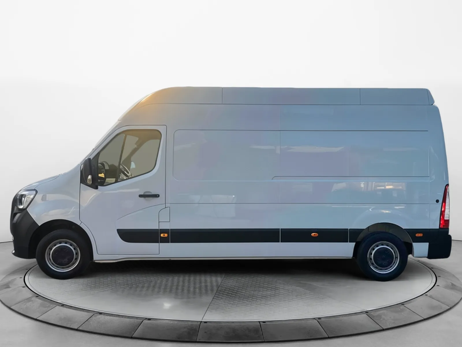 Acheter une renault MASTER FGN TRAC F3500 L3H3 BLUE DCI 135 d’occasion avec 24924km disponible immédiatement - photo 2