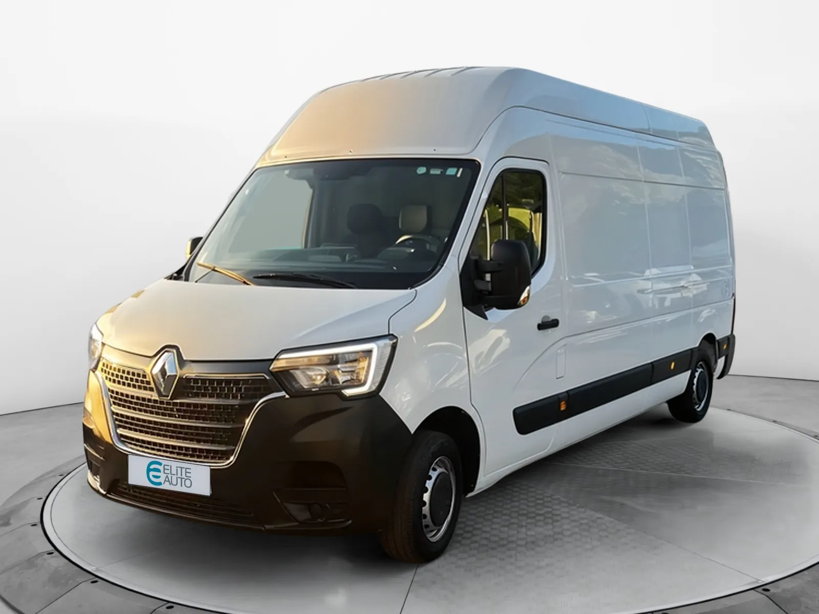 Acheter une renault MASTER FGN TRAC F3500 L3H3 BLUE DCI 135 d’occasion avec 24924km disponible immédiatement - photo 1