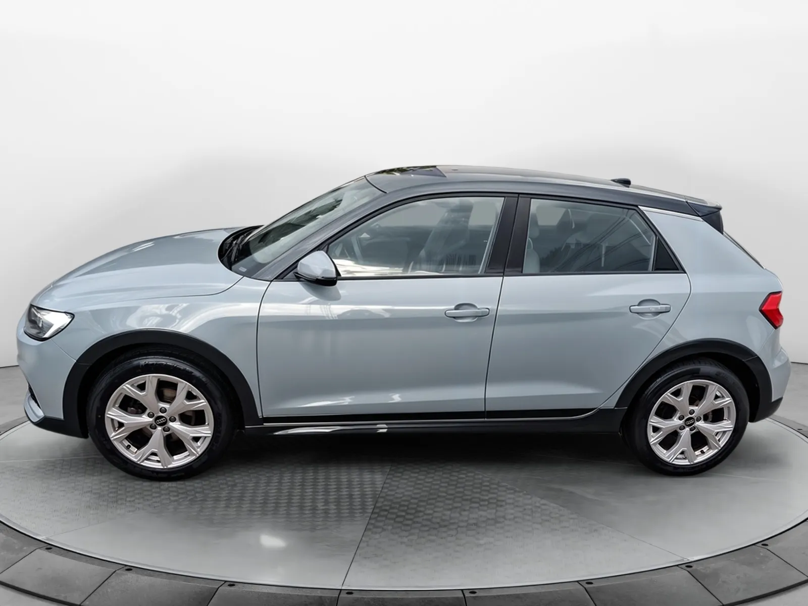 Acheter une audi A1 Citycarver 30 TFSI 110 ch S tronic 7 d’occasion avec 67046km disponible immédiatement - photo 2