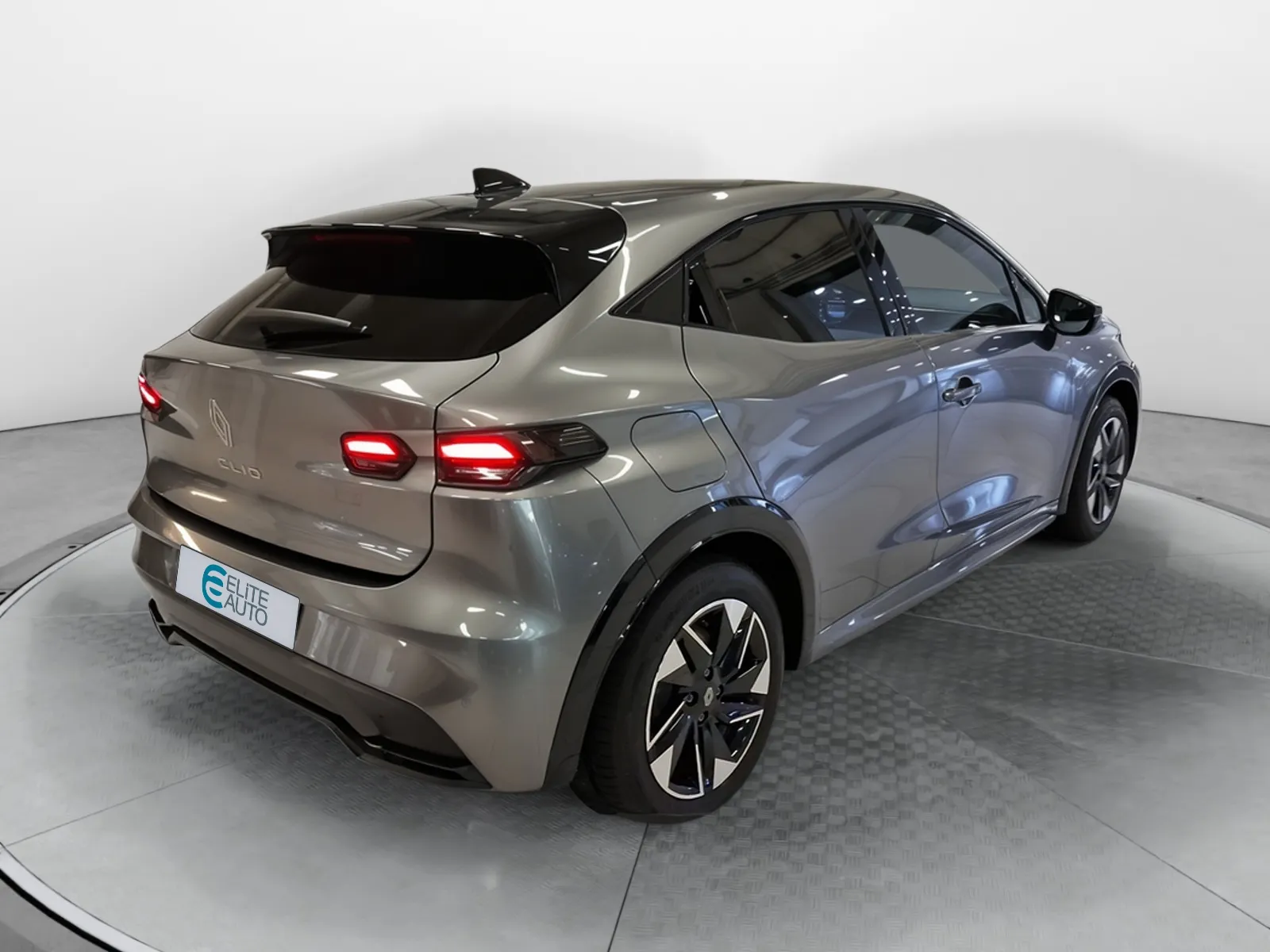 Acheter une renault Clio TCe 115 ch d’occasion avec 10km disponible immédiatement - photo 5