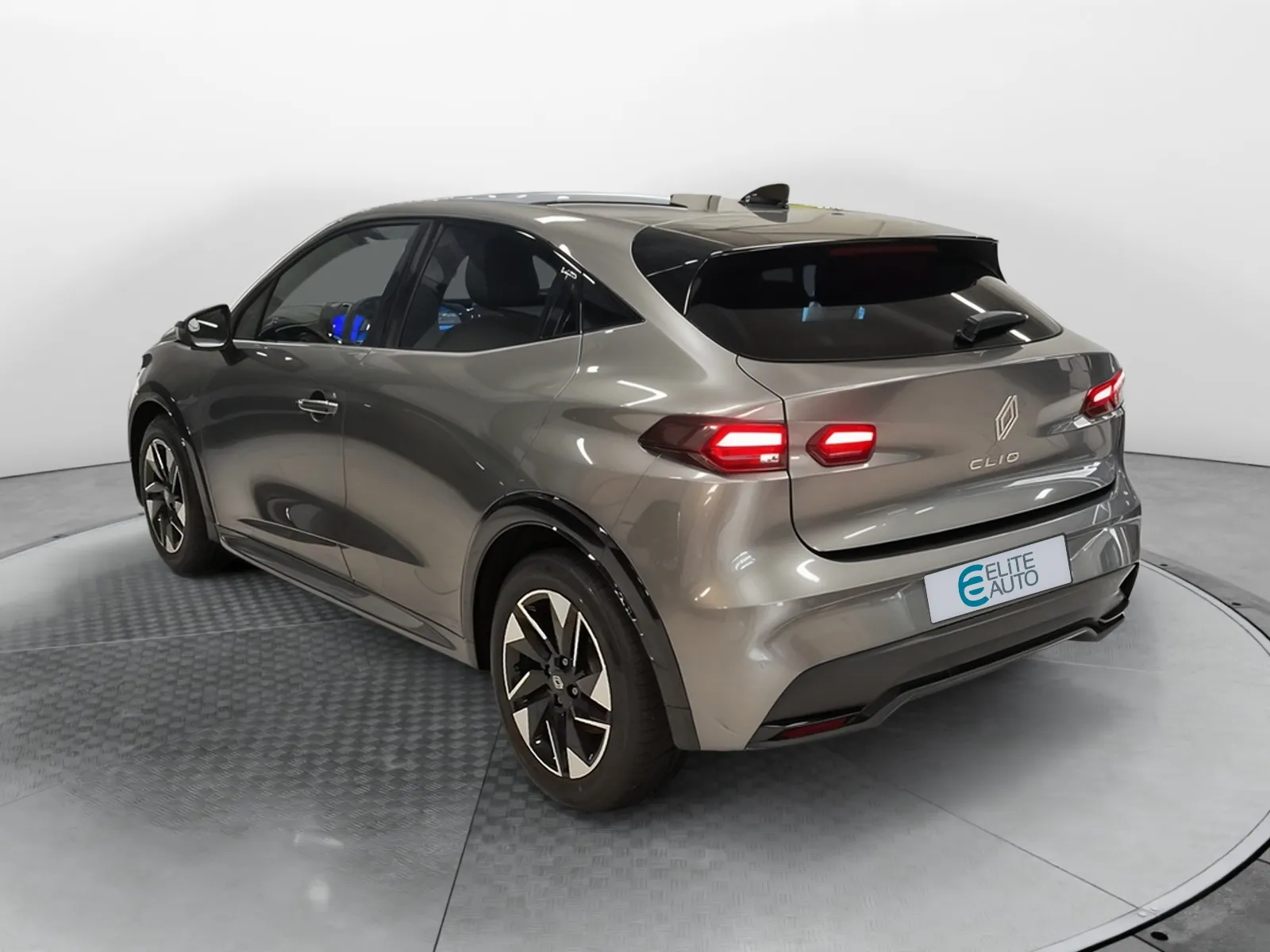 Acheter une renault Clio TCe 115 ch d’occasion avec 10km disponible immédiatement - photo 3