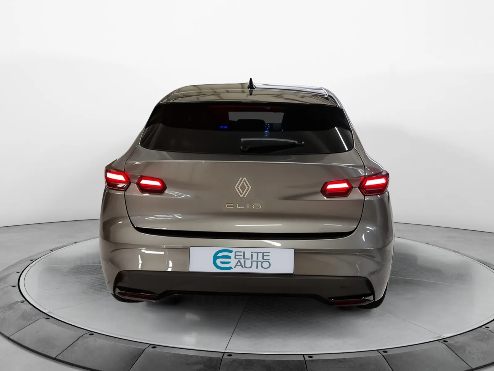 Acheter une renault Clio TCe 115 ch d’occasion avec 10km disponible immédiatement - photo 4