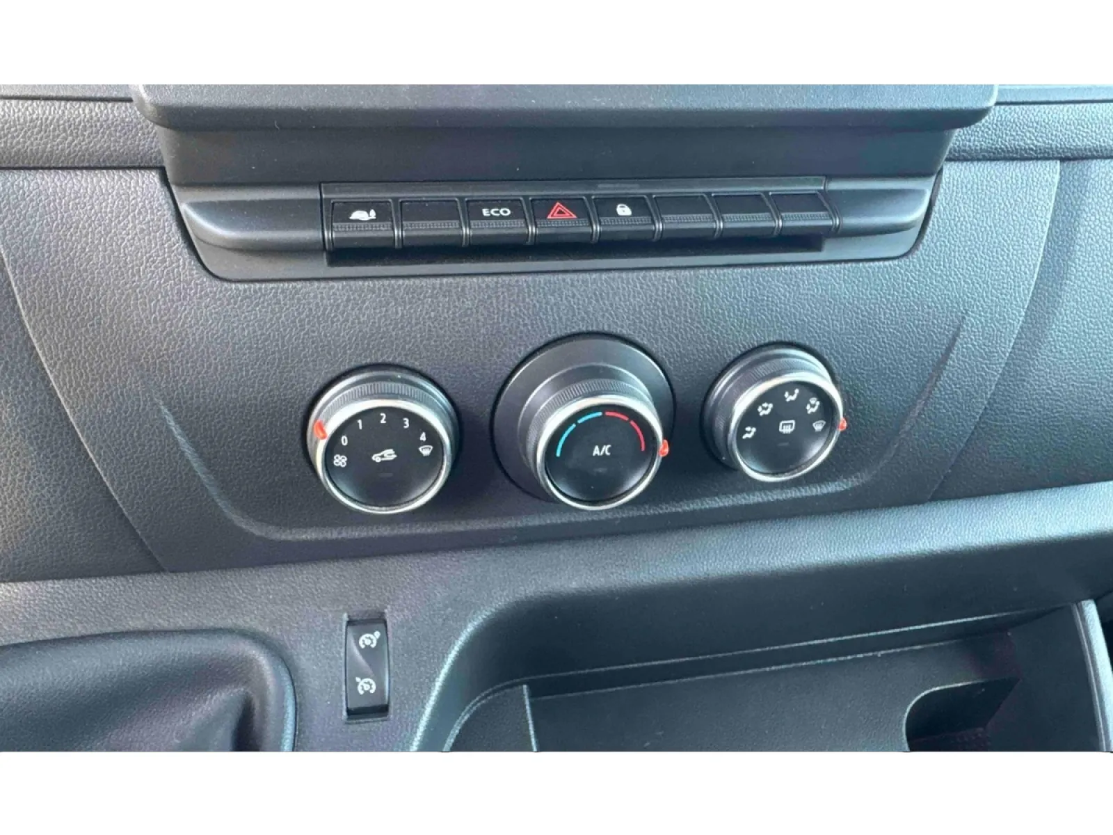 Acheter une renault MASTER FGN TRAC F3500 L2H2 BLUE DCI 135 d’occasion avec 18946km disponible immédiatement - photo 17
