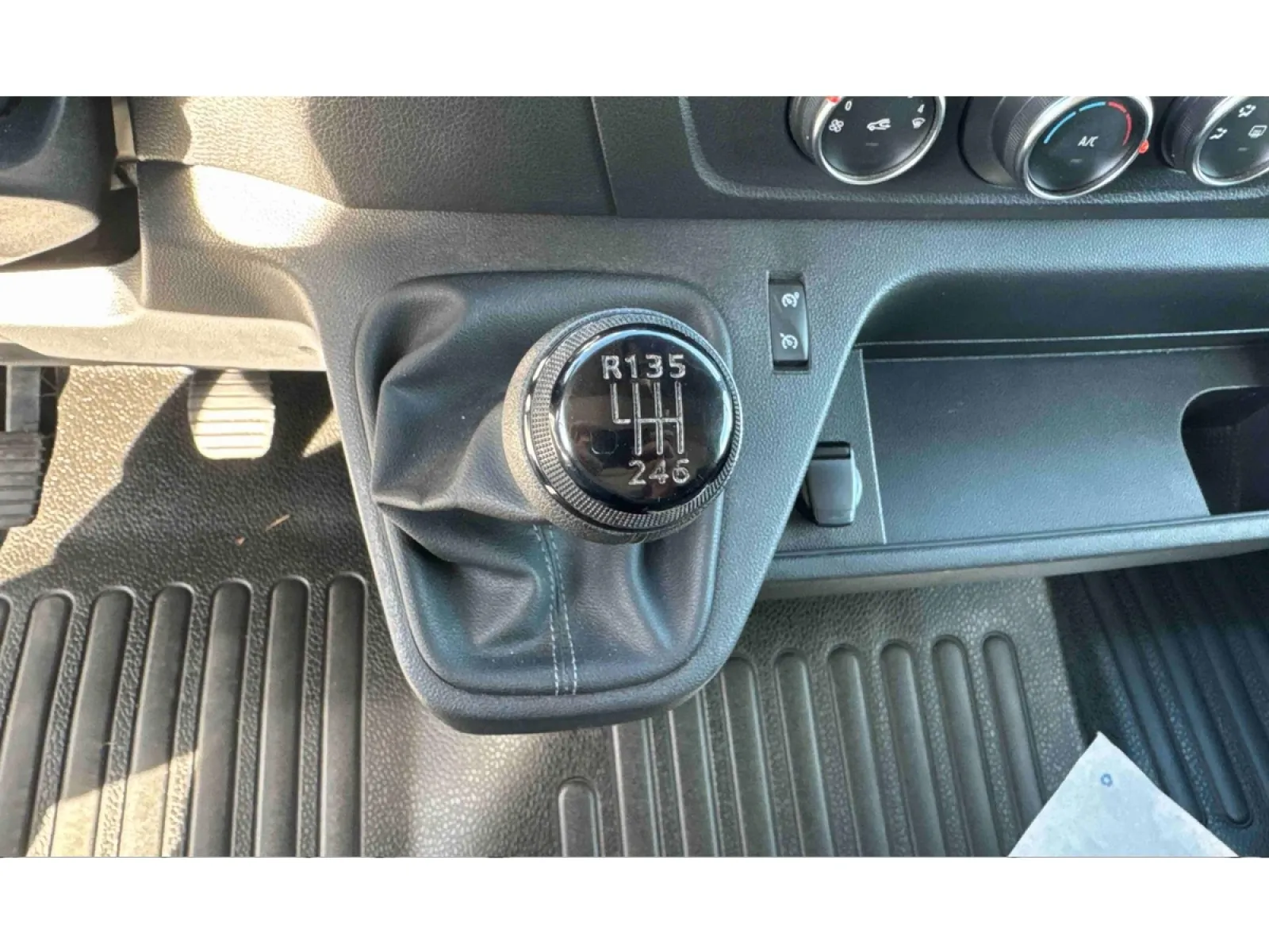 Acheter une renault MASTER FGN TRAC F3500 L2H2 BLUE DCI 135 d’occasion avec 18946km disponible immédiatement - photo 22