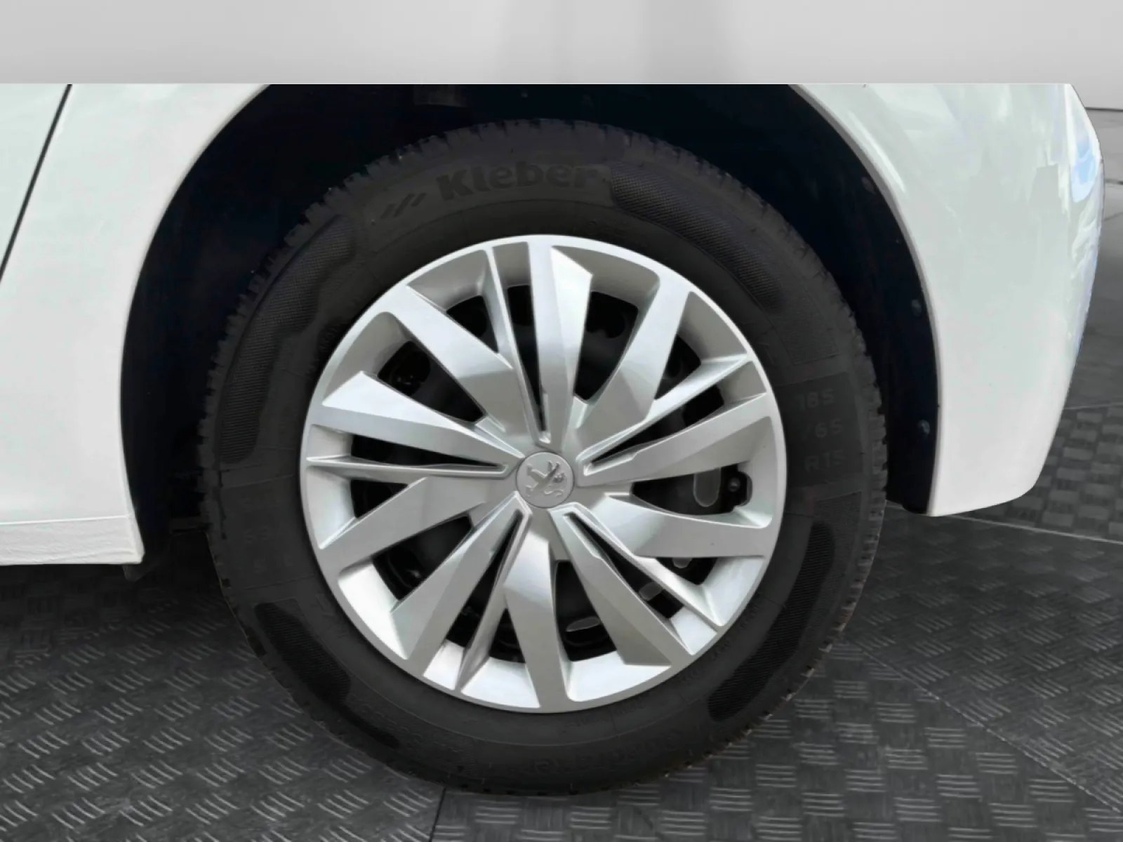Acheter une peugeot 208 BlueHDi 100 S&S BVM6 d’occasion avec 77396km disponible immédiatement - photo 15