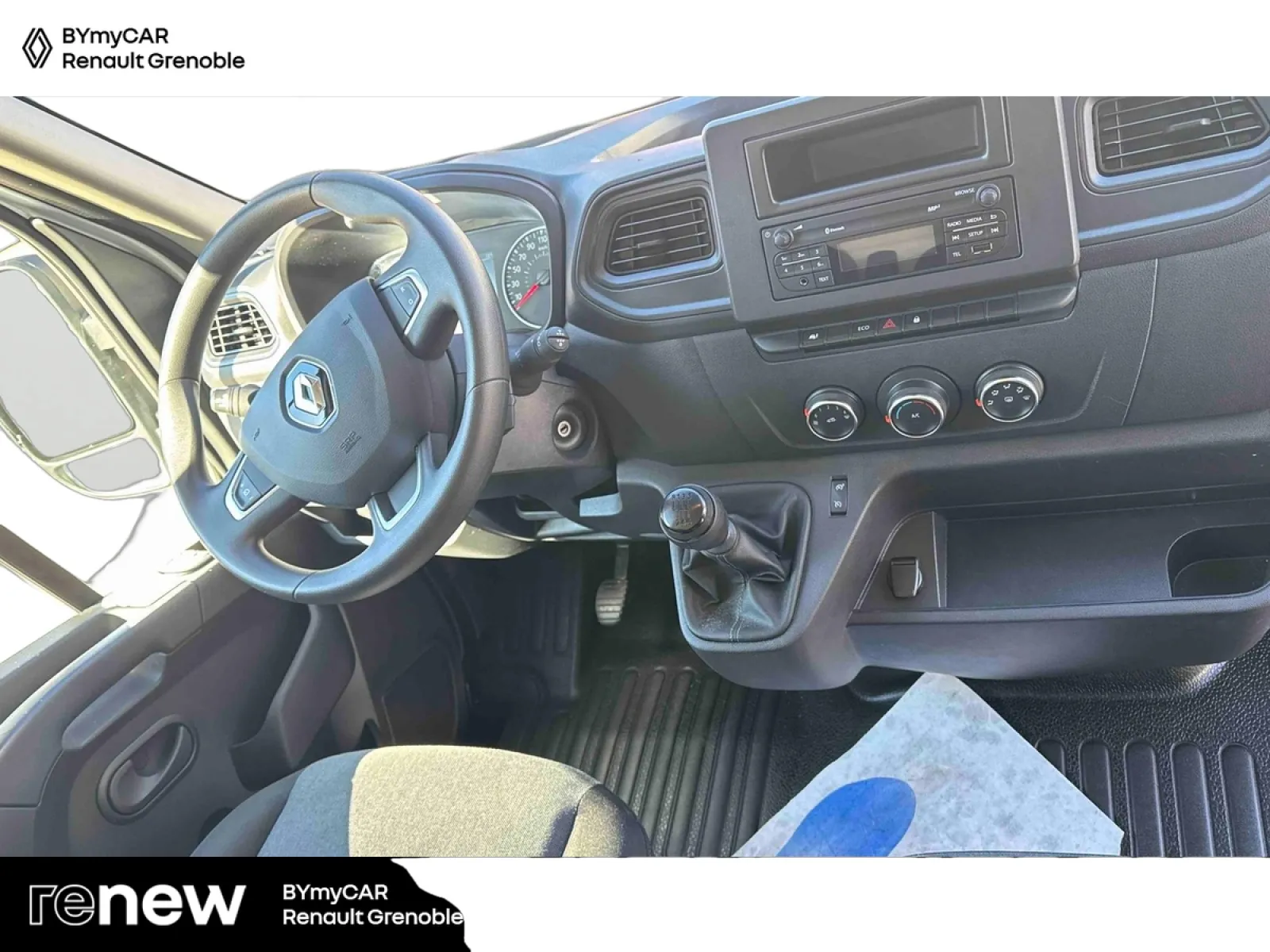 Acheter une renault MASTER FGN TRAC F3500 L2H2 BLUE DCI 135 d’occasion avec 21703km disponible immédiatement - photo 9