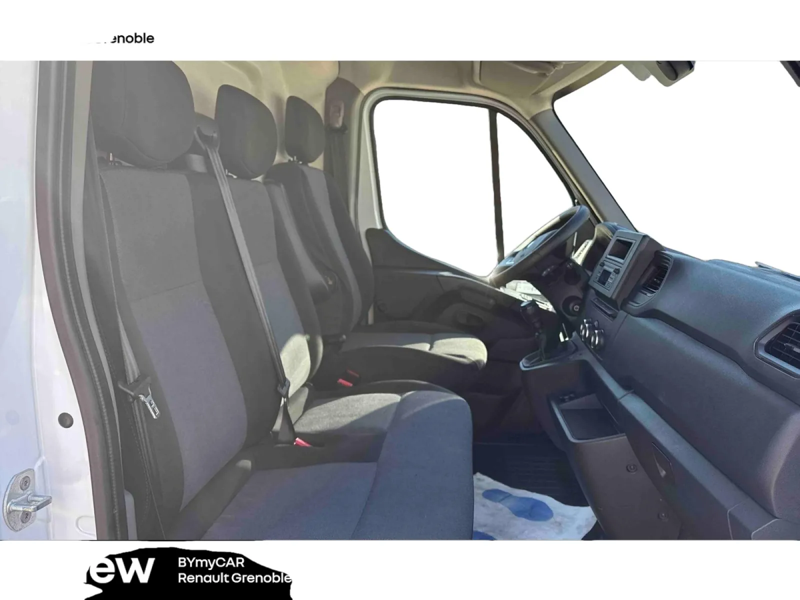 Acheter une renault MASTER FGN TRAC F3500 L2H2 BLUE DCI 135 d’occasion avec 21703km disponible immédiatement - photo 12