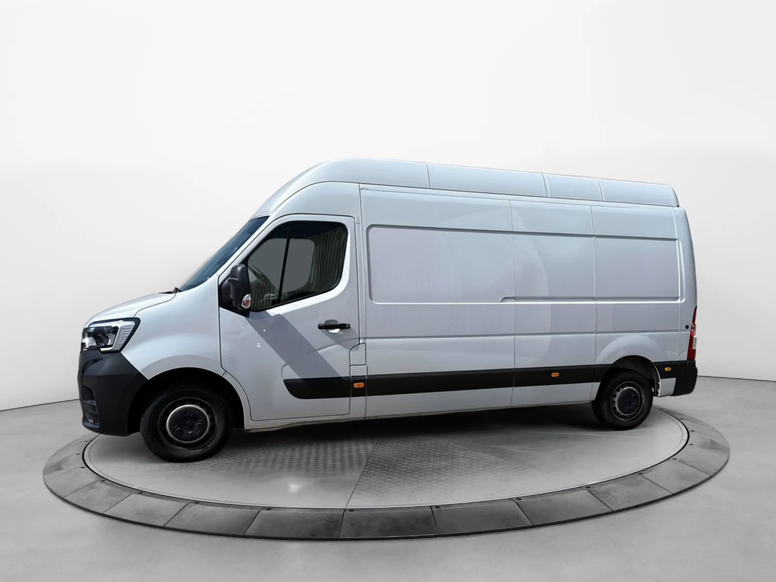 Acheter une renault MASTER FGN TRAC F3500 L3H3 BLUE DCI 135 d’occasion avec 45845km disponible immédiatement - photo 2