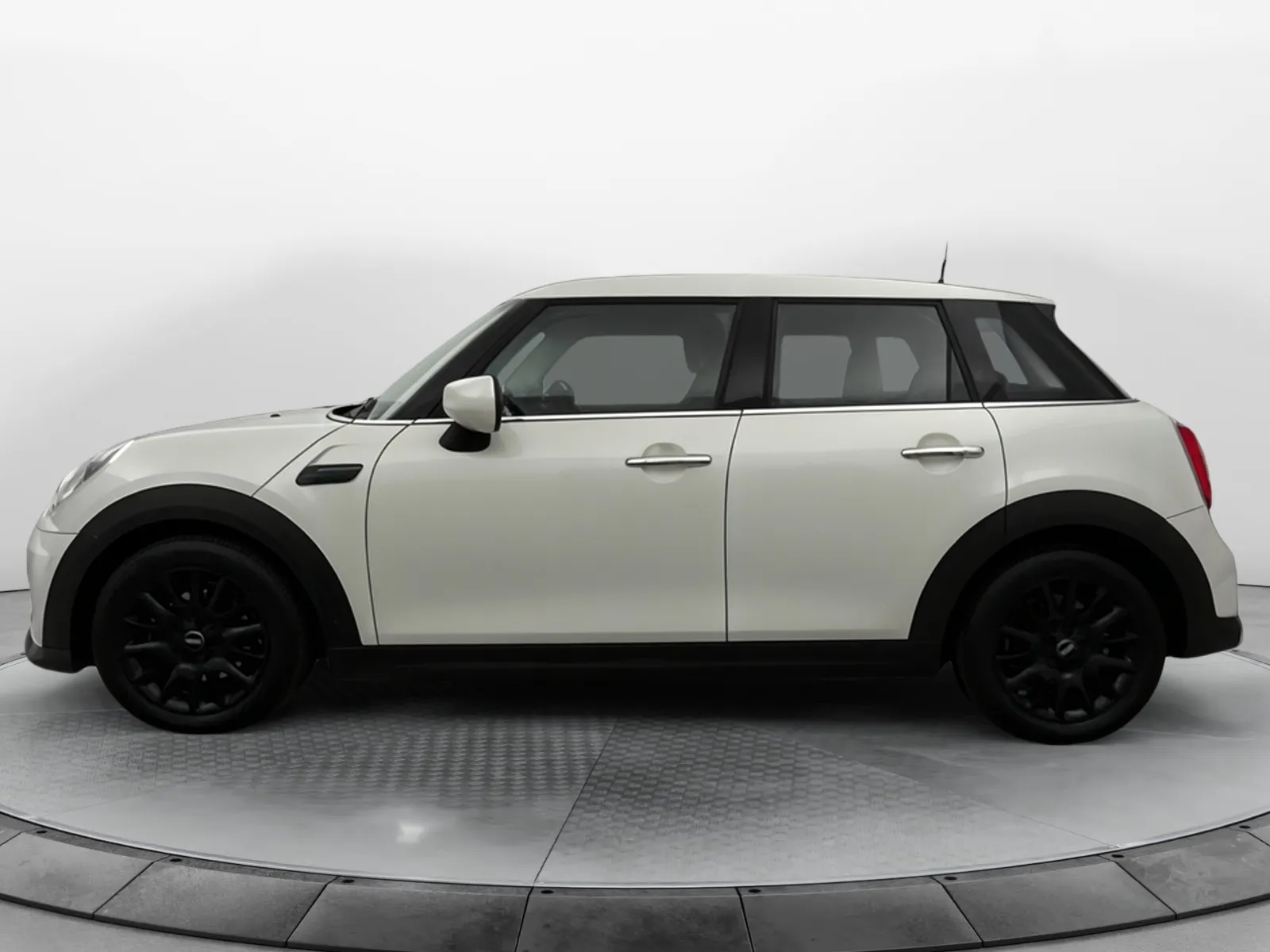 Acheter une mini Hatch 5 Portes Cooper 136 ch DKG7 d’occasion avec 23250km disponible immédiatement - photo 2
