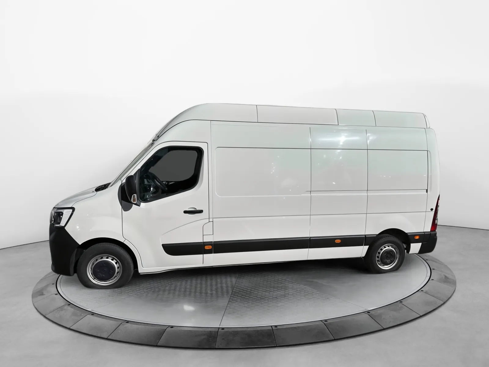 Acheter une renault MASTER FGN TRAC F3500 L3H3 BLUE DCI 135 d’occasion avec 26805km disponible immédiatement - photo 2