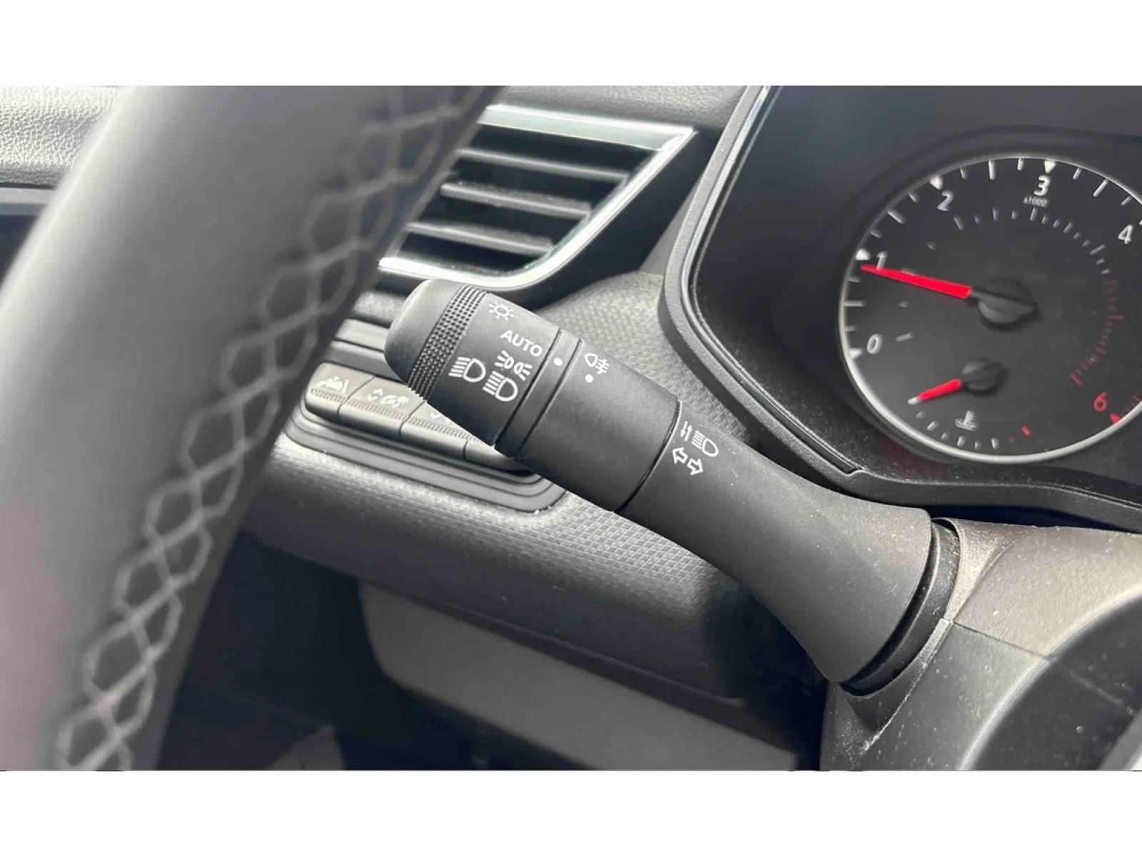 Acheter une renault CLIO SOCIETE BLUE DCI 100 - 21N d’occasion avec 62559km disponible immédiatement - photo 19