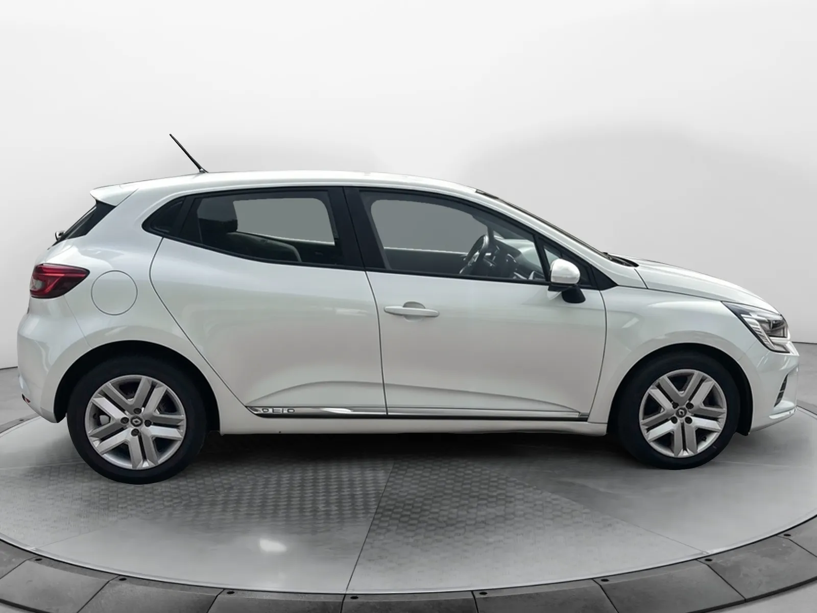 Acheter une renault CLIO SOCIETE BLUE DCI 100 - 21N d’occasion avec 62559km disponible immédiatement - photo 6