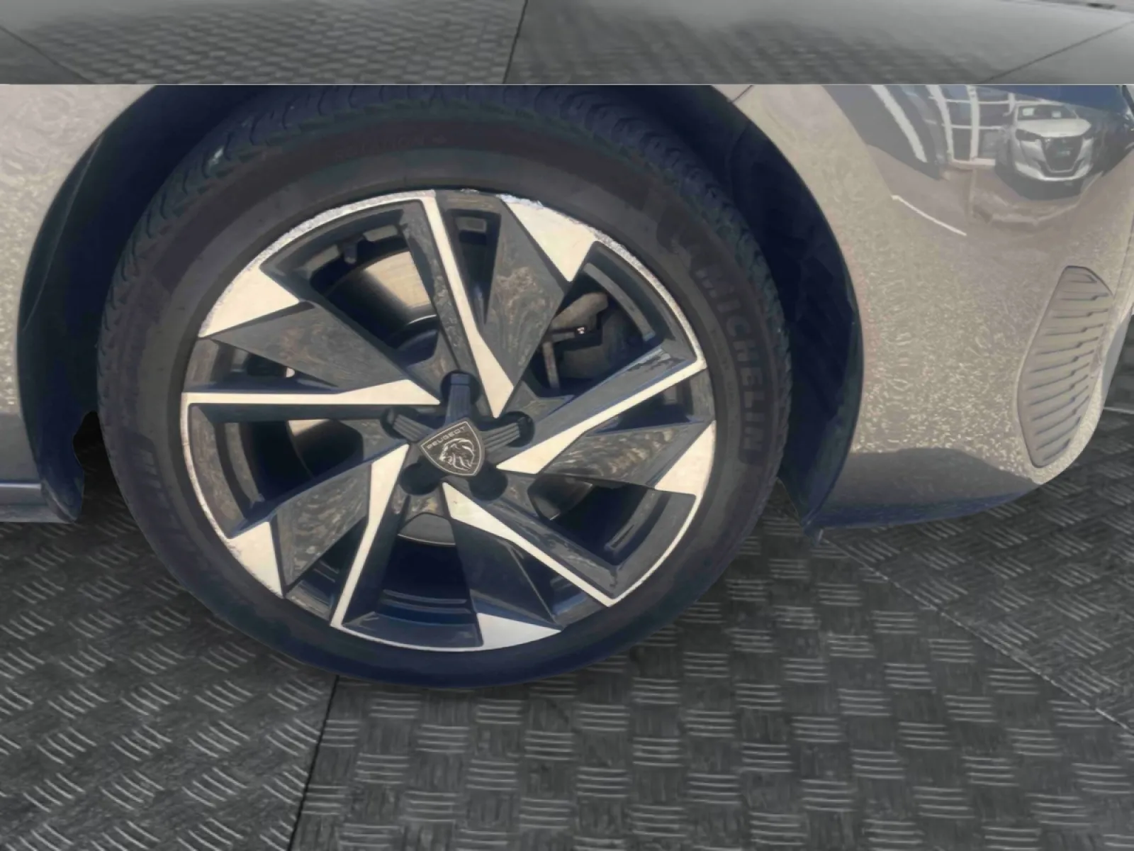 Acheter une peugeot 308 SW PHEV 180 e-EAT8 d’occasion avec 91030km disponible immédiatement - photo 17