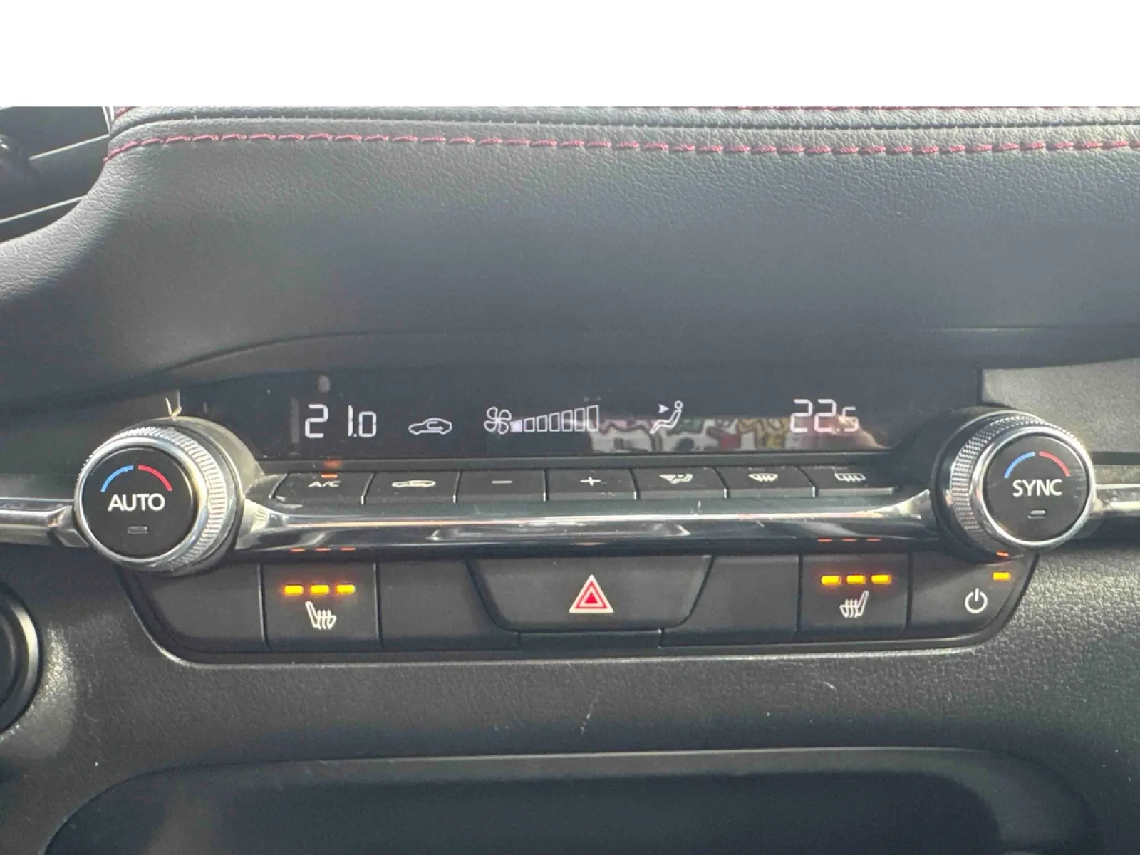 Acheter une mazda Mazda3 5 portes 2.5L e-SKYACTIV-G M Hybrid 140 ch BVM6 d’occasion avec 28073km disponible immédiatement - photo 21