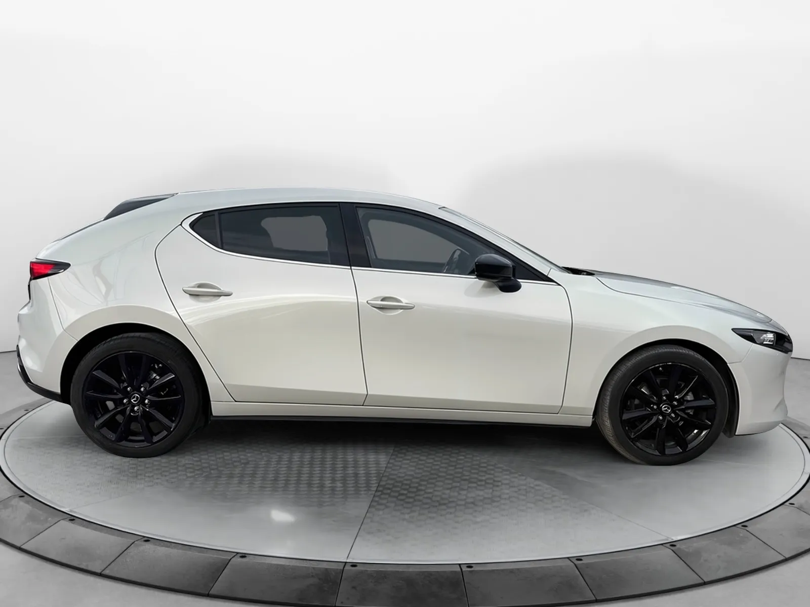 Acheter une mazda Mazda3 5 portes 2.5L e-SKYACTIV-G M Hybrid 140 ch BVM6 d’occasion avec 28073km disponible immédiatement - photo 6