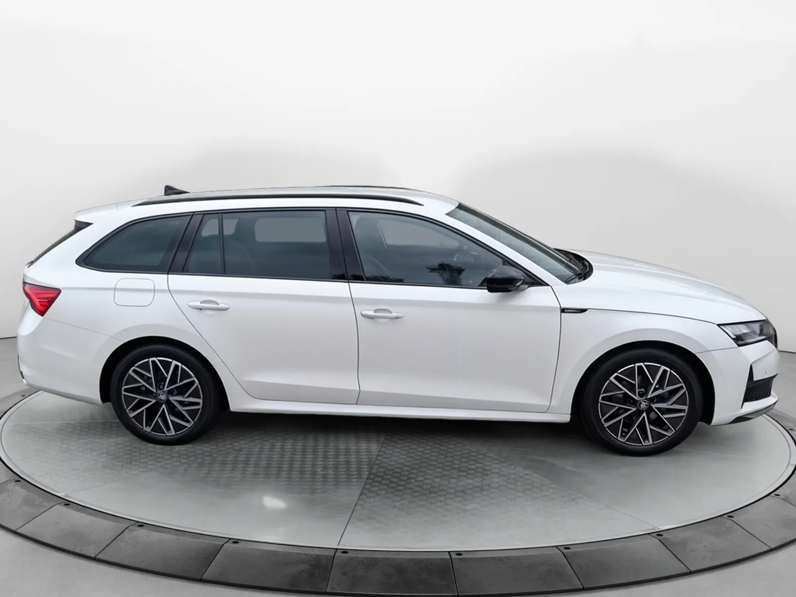 Acheter une skoda Octavia Combi 1.5 TSI Hybrid 150 ch ACT DSG7 d’occasion avec 37730km disponible immédiatement - photo 6