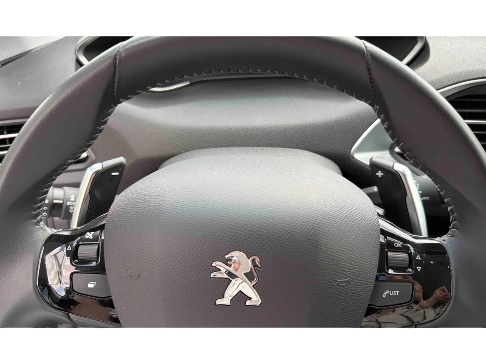 Acheter une peugeot 308 BlueHDi 130ch S&S EAT8 d’occasion avec 57099km disponible immédiatement - photo 17