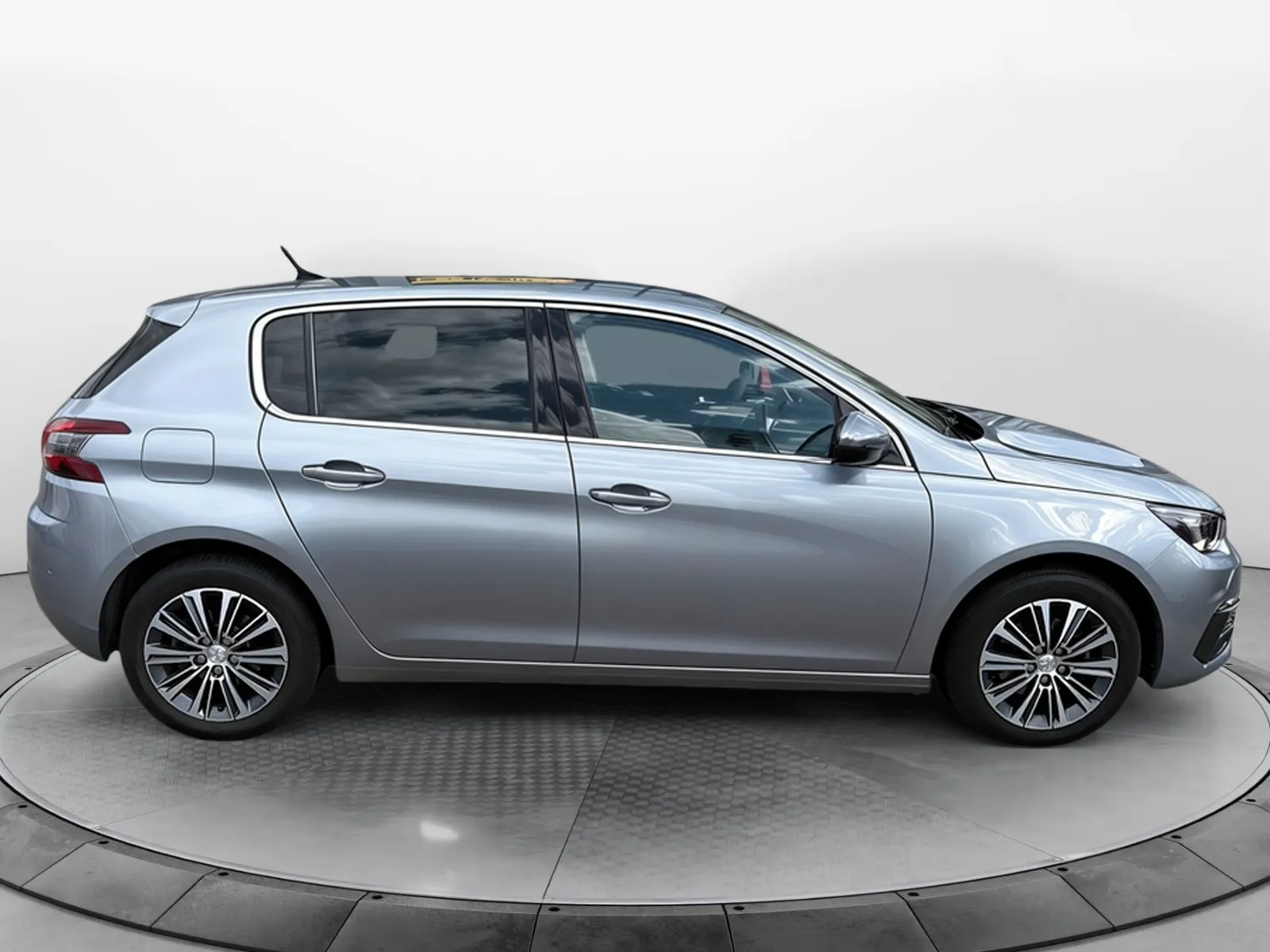 Acheter une peugeot 308 BlueHDi 130ch S&S EAT8 d’occasion avec 57099km disponible immédiatement - photo 6