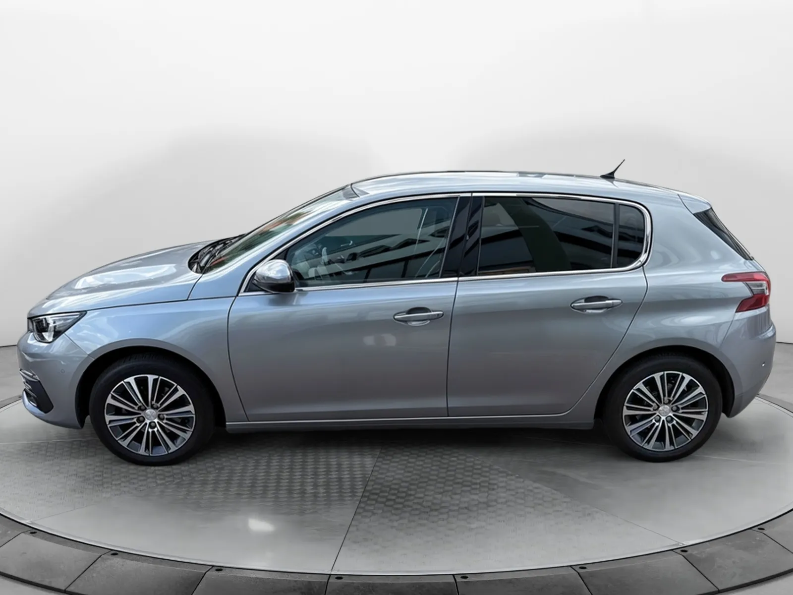 Acheter une peugeot 308 BlueHDi 130ch S&S EAT8 d’occasion avec 57099km disponible immédiatement - photo 2