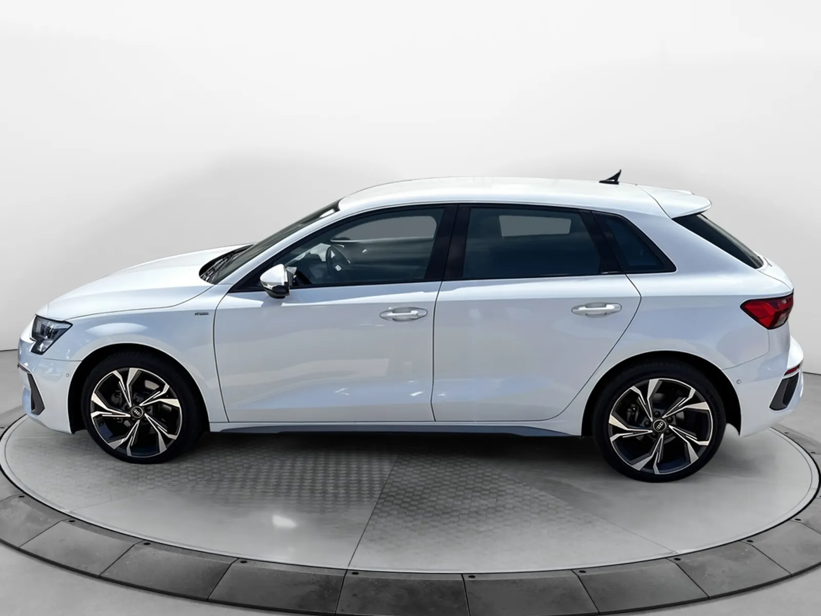 Acheter une audi A3 Sportback 40 TDI 200 S tronic 7 Quattro d’occasion avec 85372km disponible immédiatement - photo 2