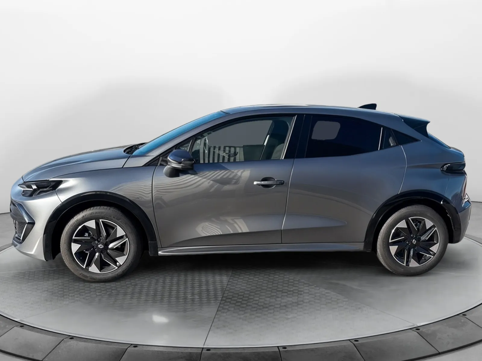 Acheter une renault Clio TCe 115 ch d’occasion avec 1943km disponible immédiatement - photo 2