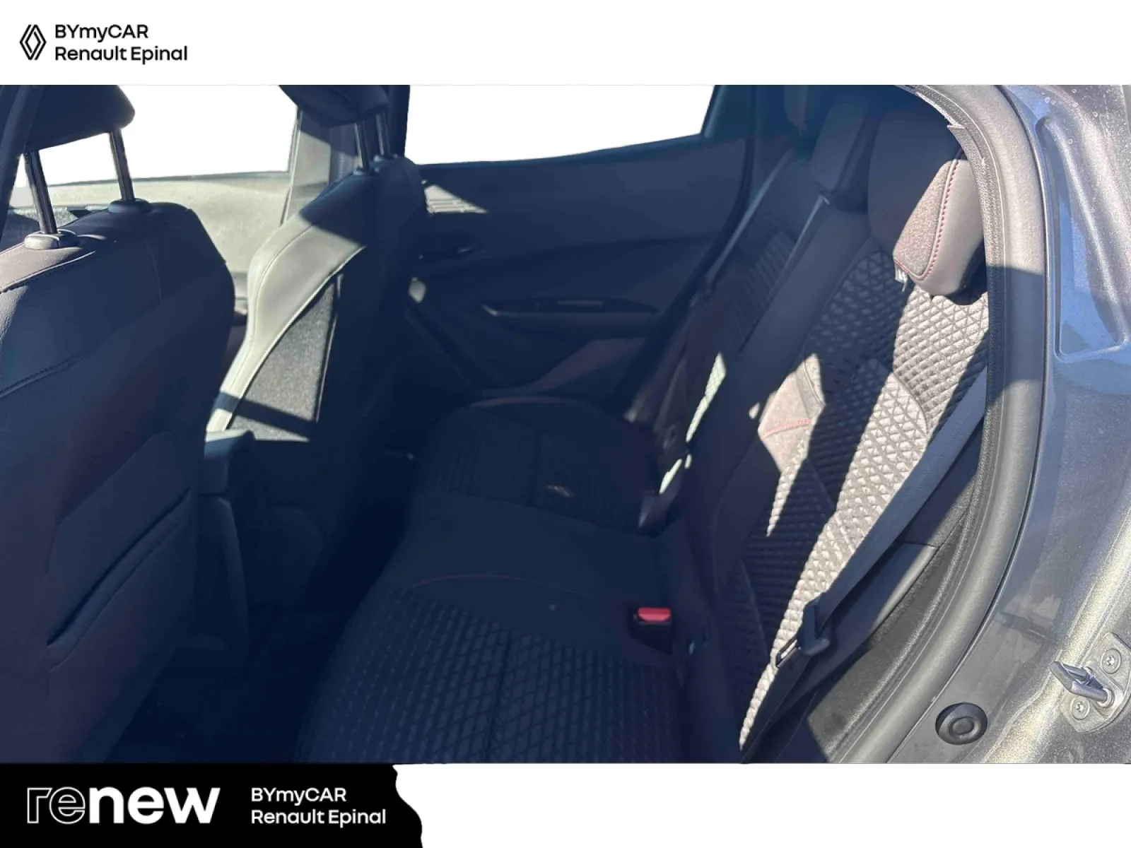 Acheter une renault Clio TCe 115 ch d’occasion avec 1943km disponible immédiatement - photo 12