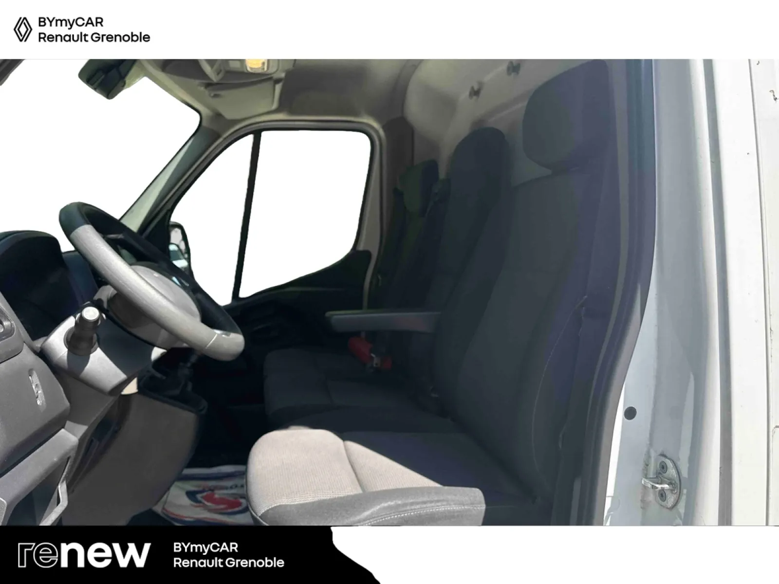 Acheter une renault MASTER FGN TRAC F3300 L2H2 BLUE DCI 135 d’occasion avec 53297km disponible immédiatement - photo 11