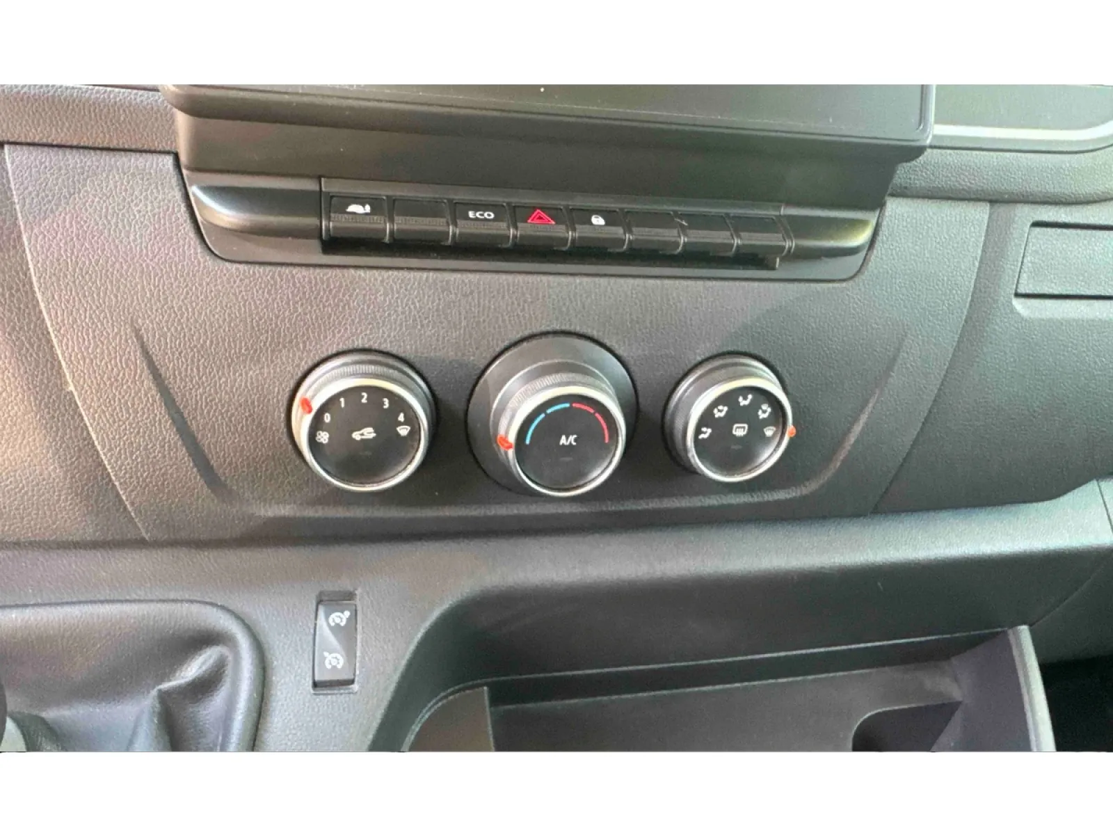 Acheter une renault MASTER FGN TRAC F3300 L2H2 BLUE DCI 135 d’occasion avec 53297km disponible immédiatement - photo 17