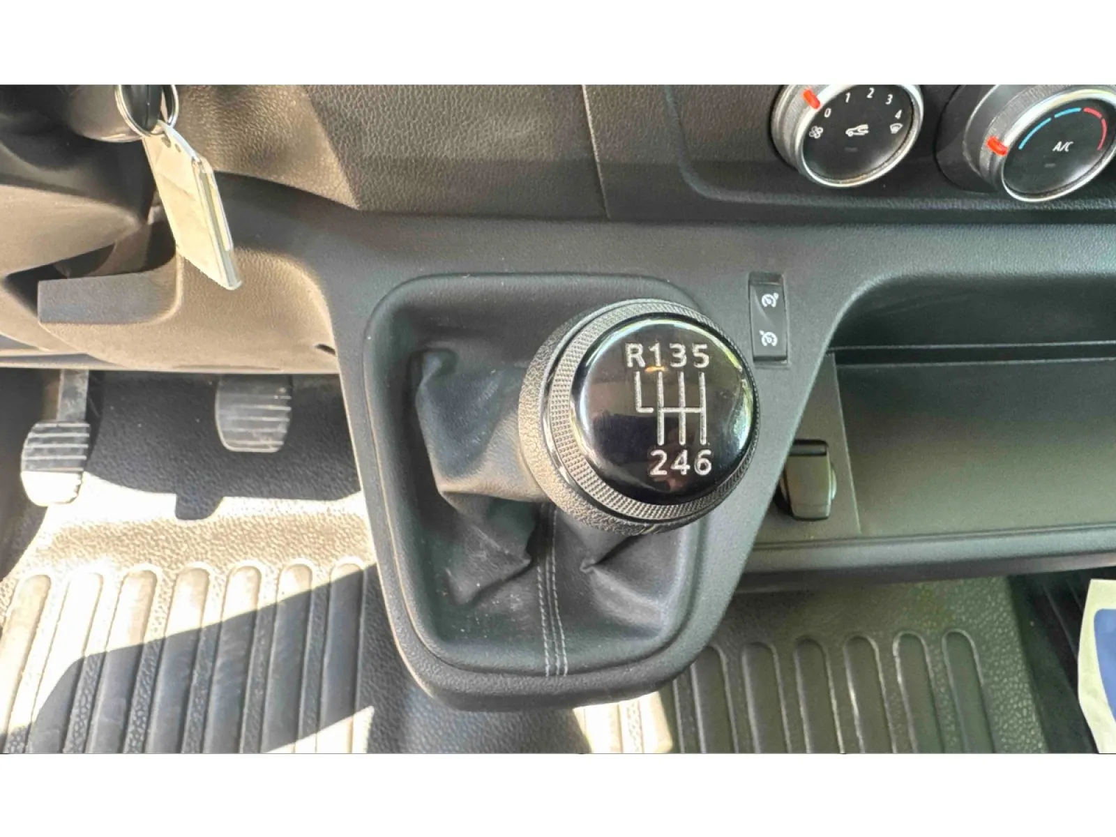 Acheter une renault MASTER FGN TRAC F3300 L2H2 BLUE DCI 135 d’occasion avec 53297km disponible immédiatement - photo 22