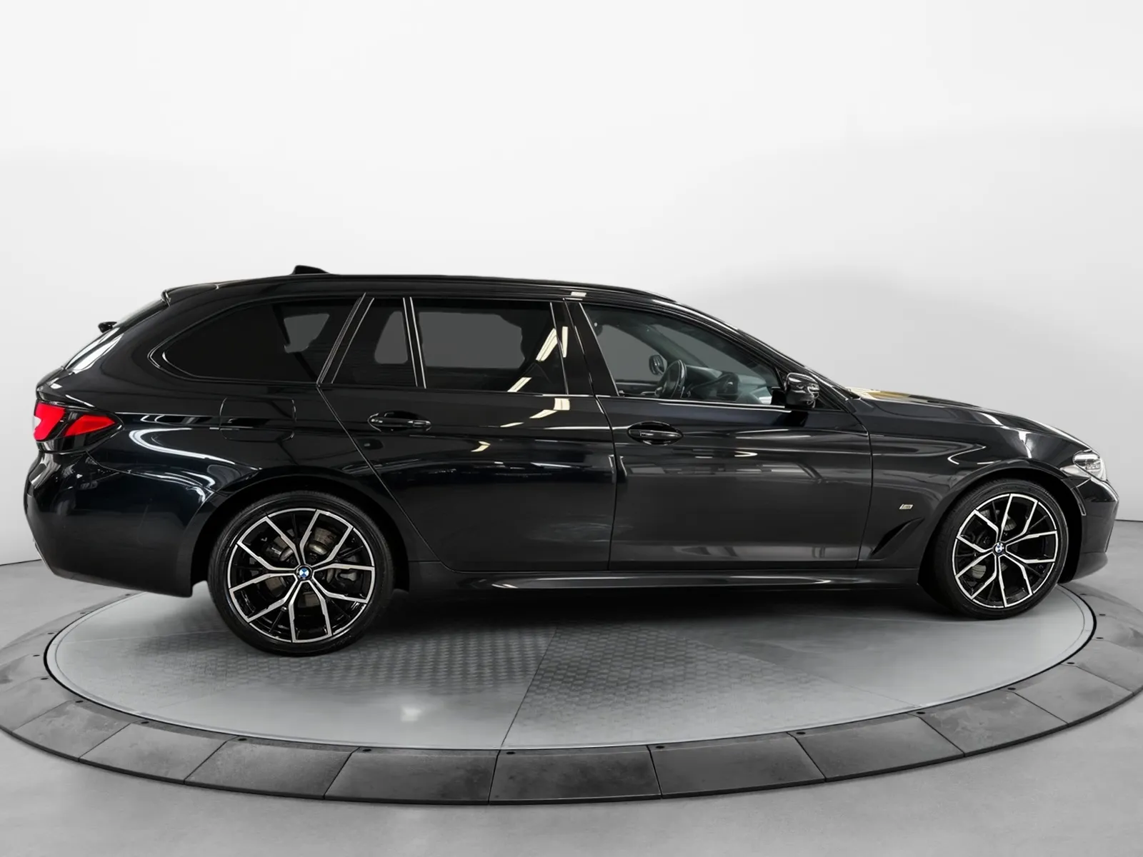 Acheter une bmw Touring 520d TwinPower Turbo xDrive 190 ch BVA8 d’occasion avec 96355km disponible immédiatement - photo 6