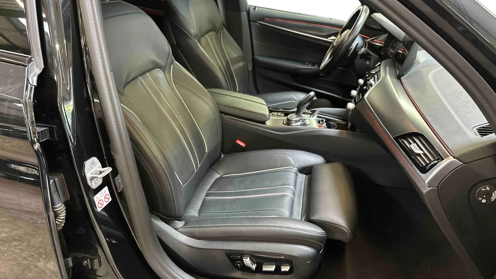 Acheter une bmw Touring 520d TwinPower Turbo xDrive 190 ch BVA8 d’occasion avec 96355km disponible immédiatement - photo 26