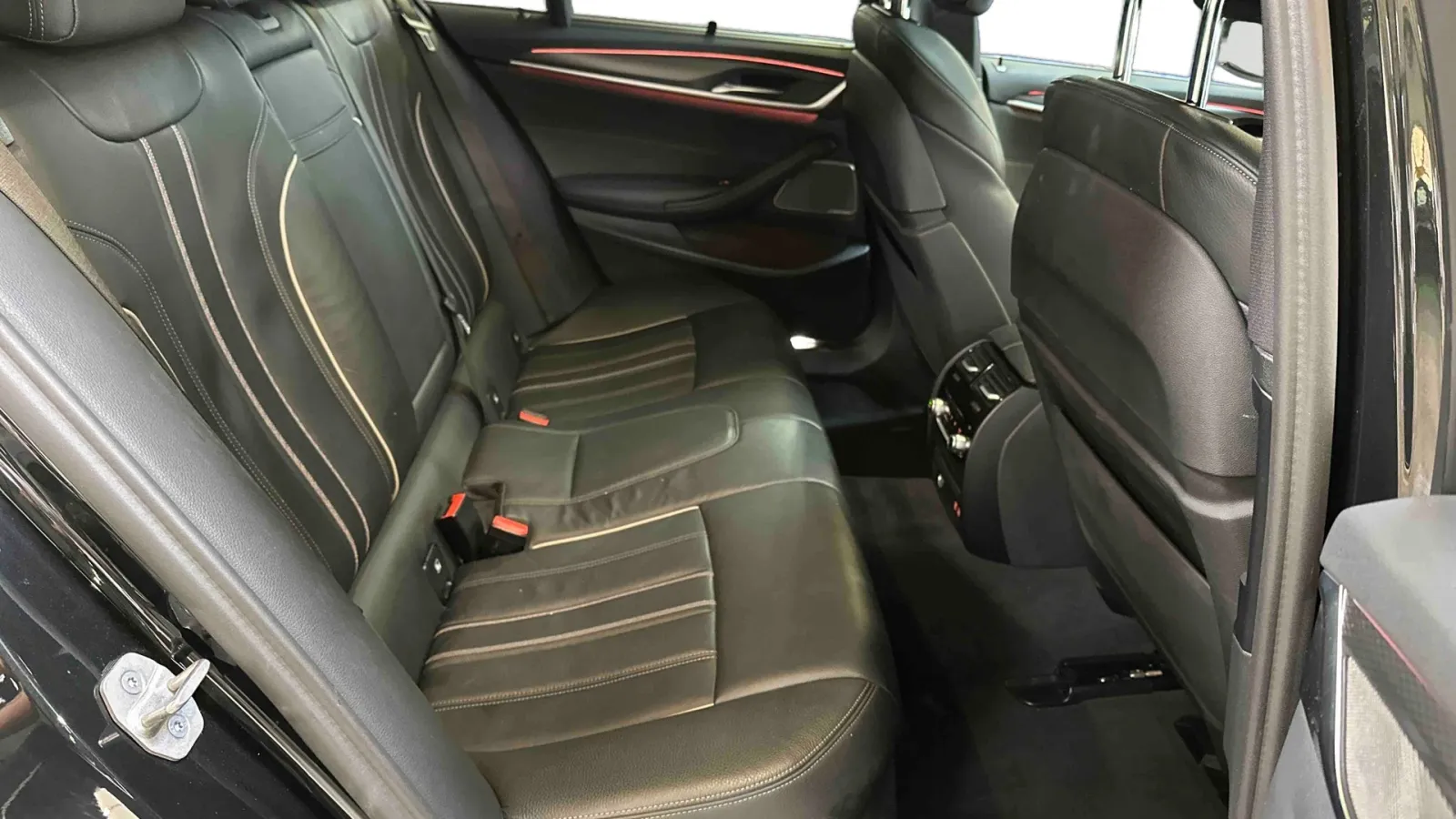 Acheter une bmw Touring 520d TwinPower Turbo xDrive 190 ch BVA8 d’occasion avec 96355km disponible immédiatement - photo 25