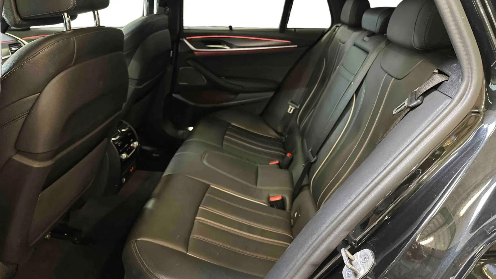 Acheter une bmw Touring 520d TwinPower Turbo xDrive 190 ch BVA8 d’occasion avec 96355km disponible immédiatement - photo 24