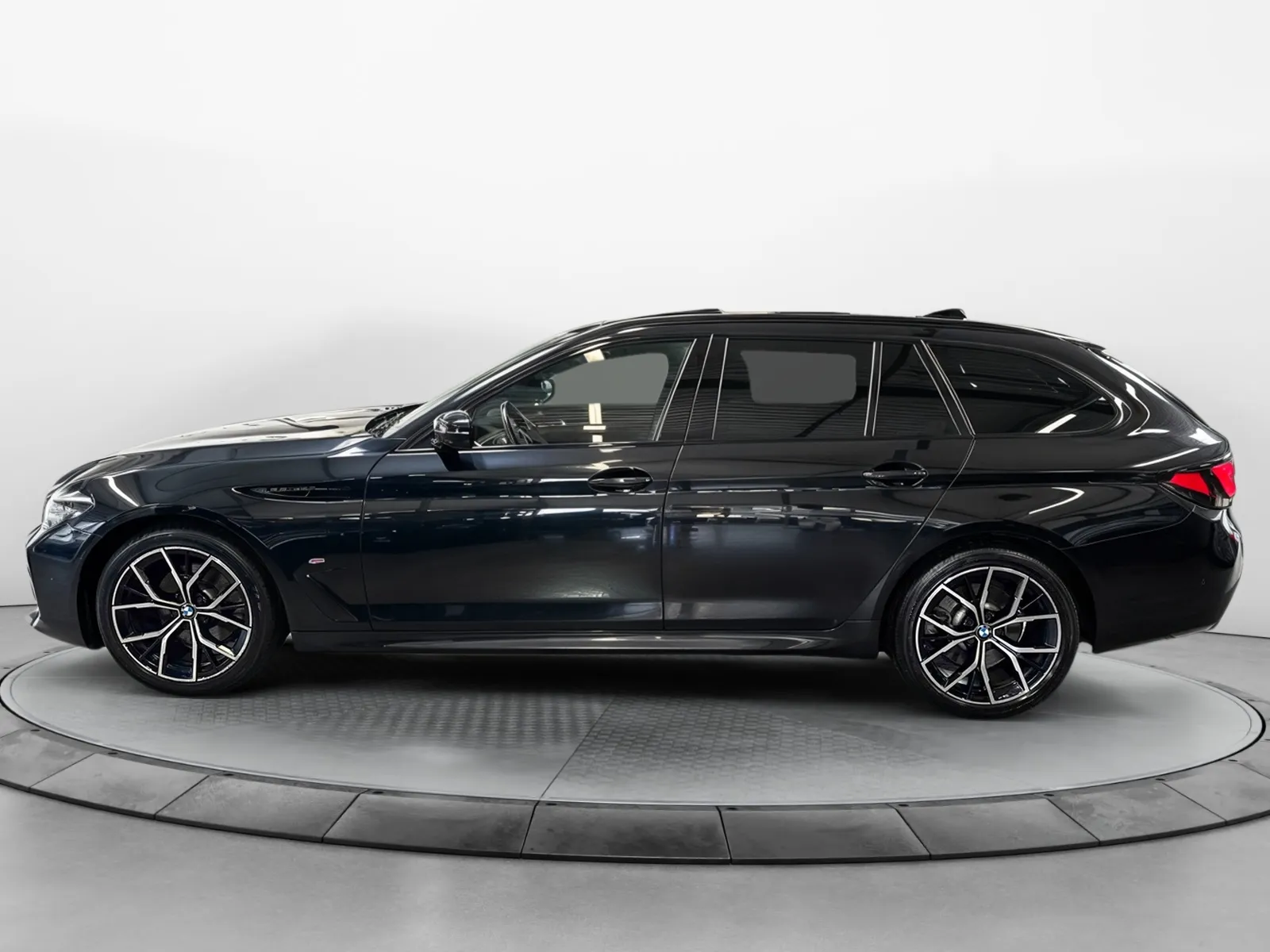 Acheter une bmw Touring 520d TwinPower Turbo xDrive 190 ch BVA8 d’occasion avec 96355km disponible immédiatement - photo 2