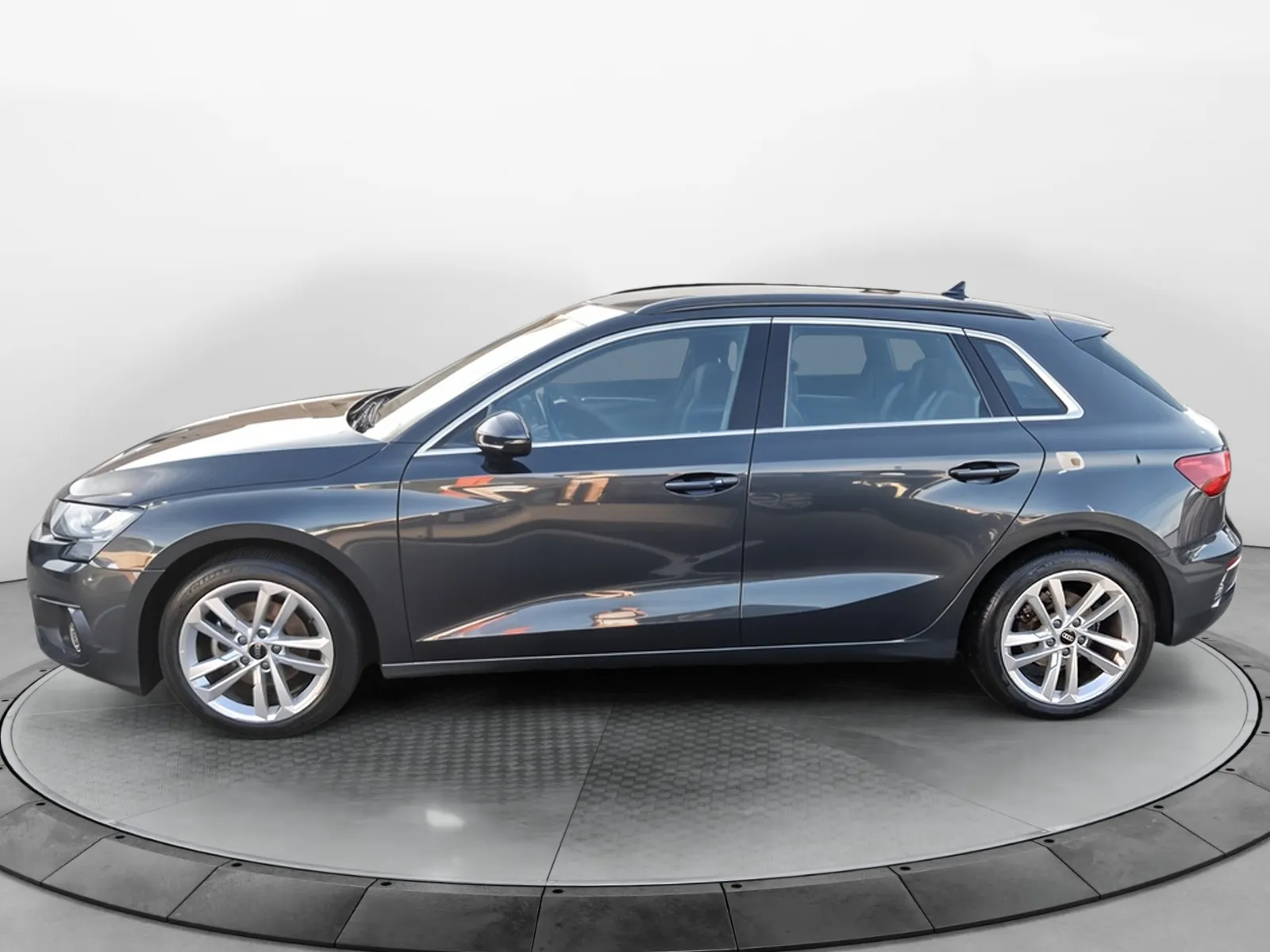 Acheter une audi A3 Sportback 30 TFSI Mild Hybrid 110 S tronic 7 d’occasion avec 83049km disponible immédiatement - photo 2