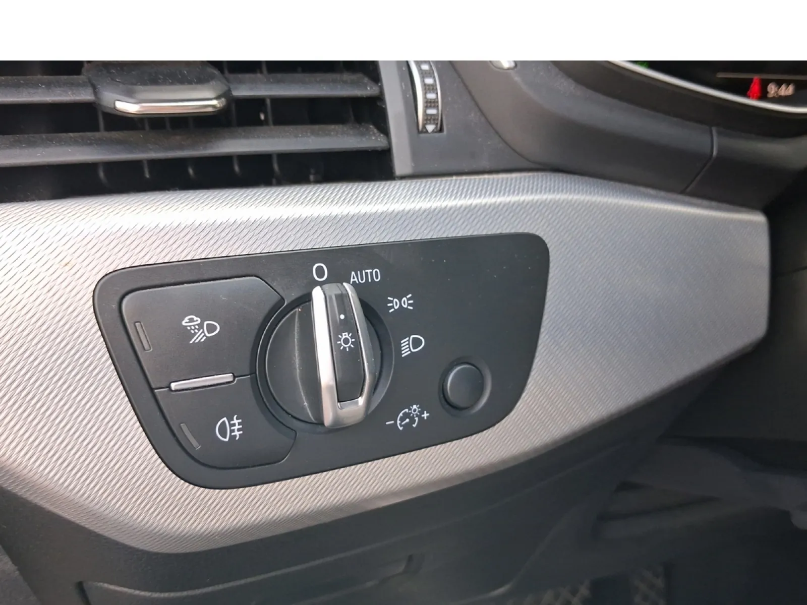 Acheter une audi A4 40 TFSI 204 S tronic 7 d’occasion avec 88300km disponible immédiatement - photo 25