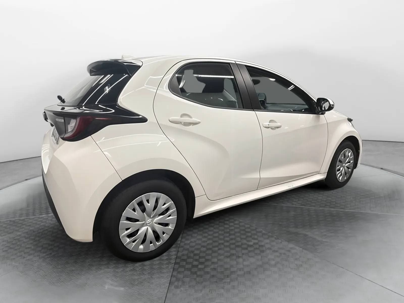 Acheter une toyota Yaris Hybride 116h d’occasion avec 75440km disponible immédiatement - photo 5