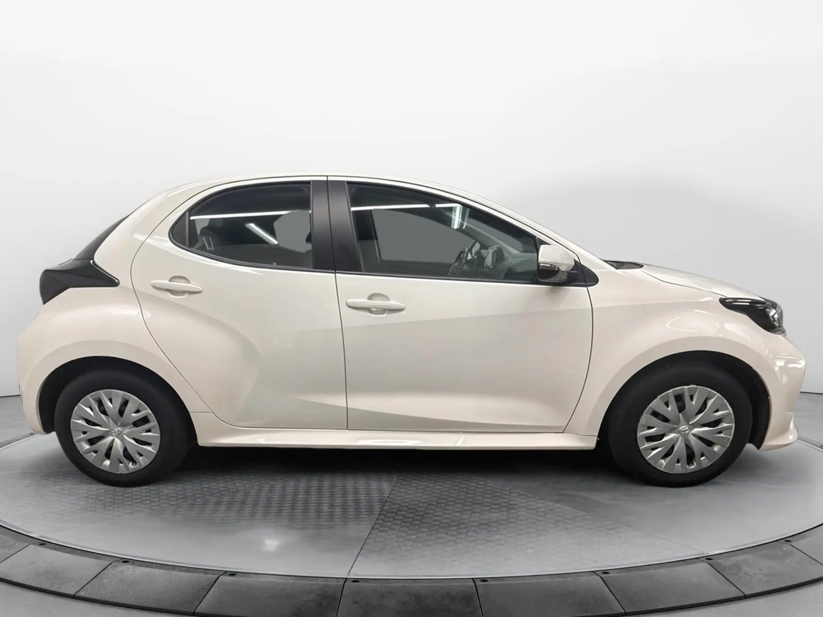 Acheter une toyota Yaris Hybride 116h d’occasion avec 75440km disponible immédiatement - photo 6