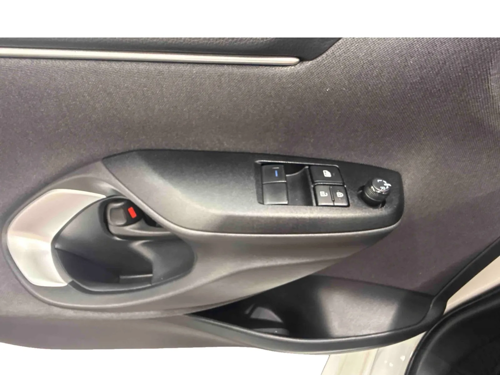 Acheter une toyota Yaris Hybride 116h d’occasion avec 75440km disponible immédiatement - photo 17